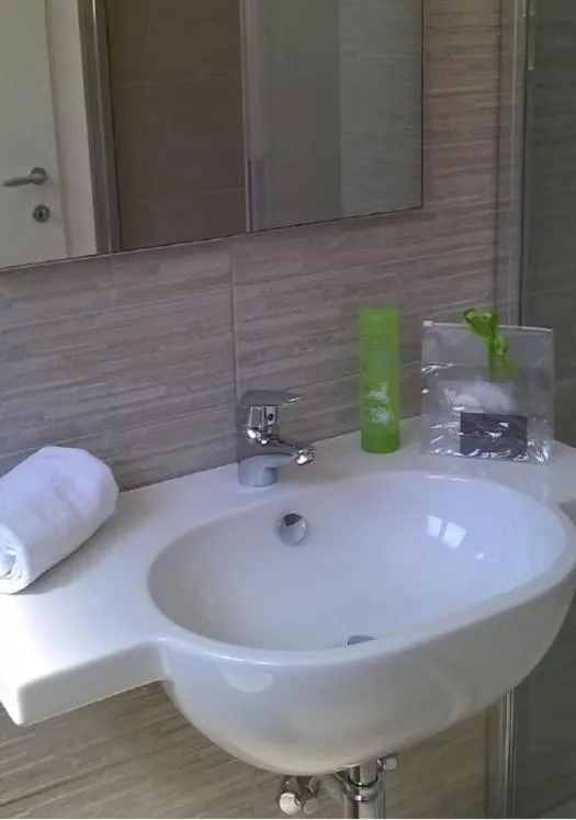 Bathroom in Hotel Tre Rose