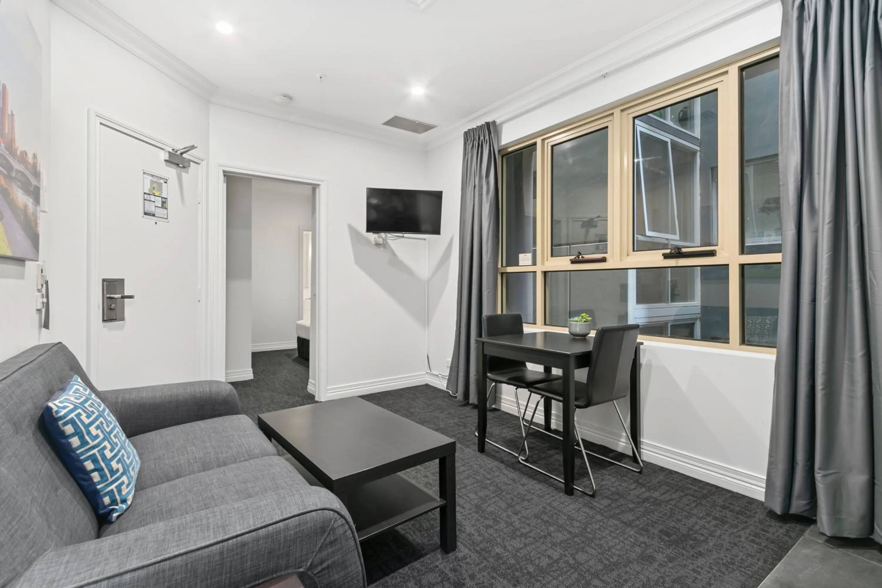 TV and multimedia in Comfort Apartments Melbourne Central