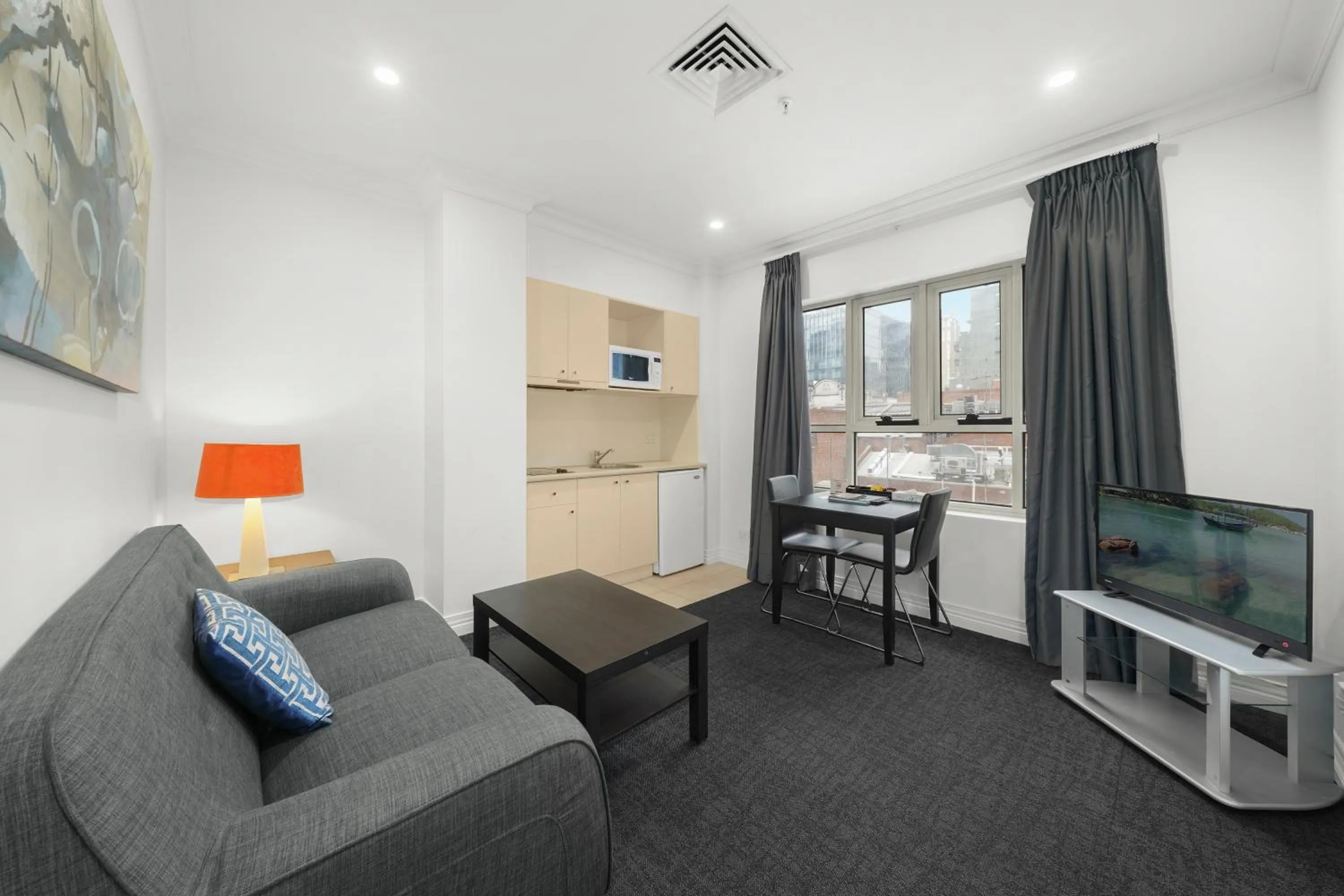 Kitchen or kitchenette in Comfort Apartments Melbourne Central