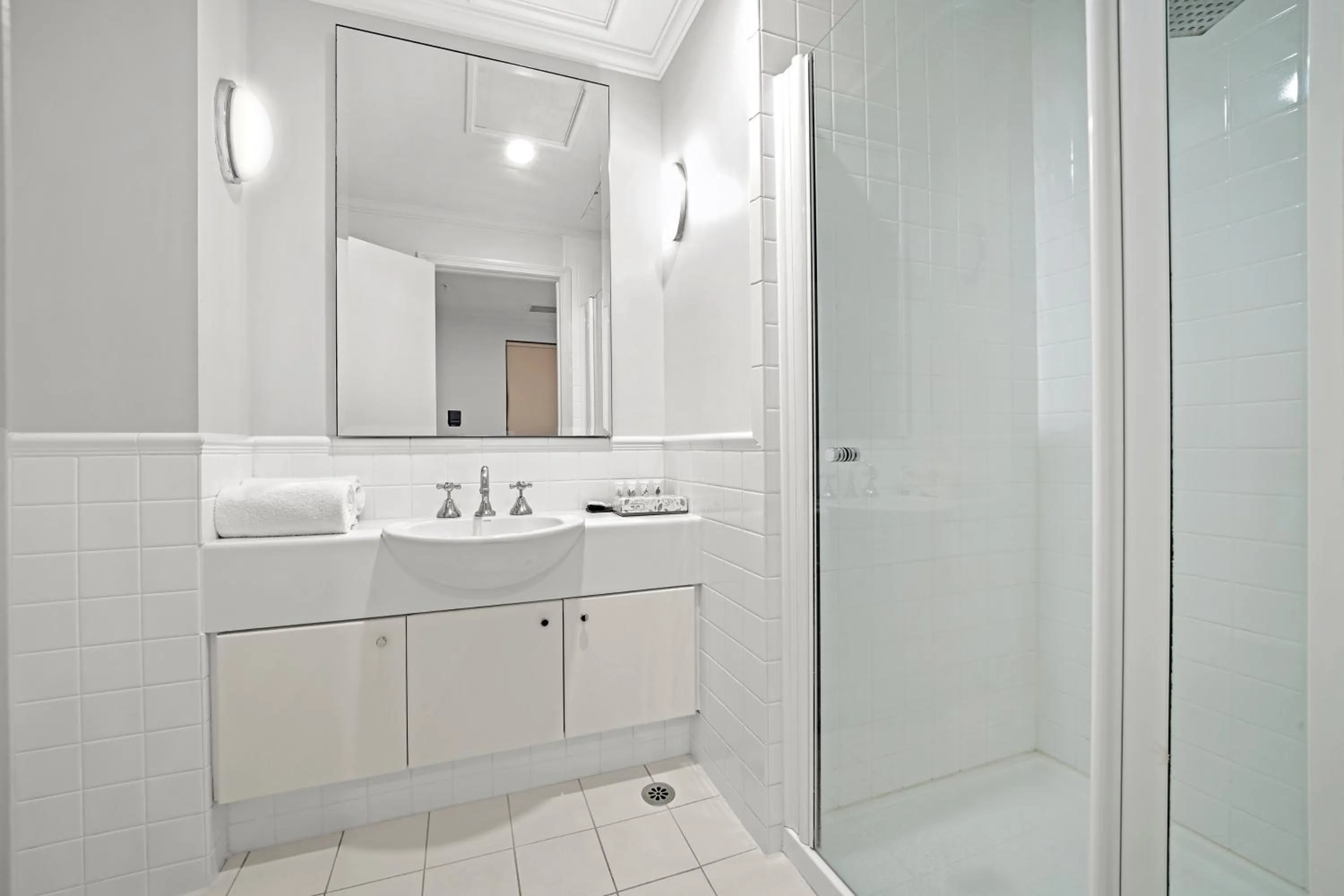 Shower in Comfort Apartments Melbourne Central