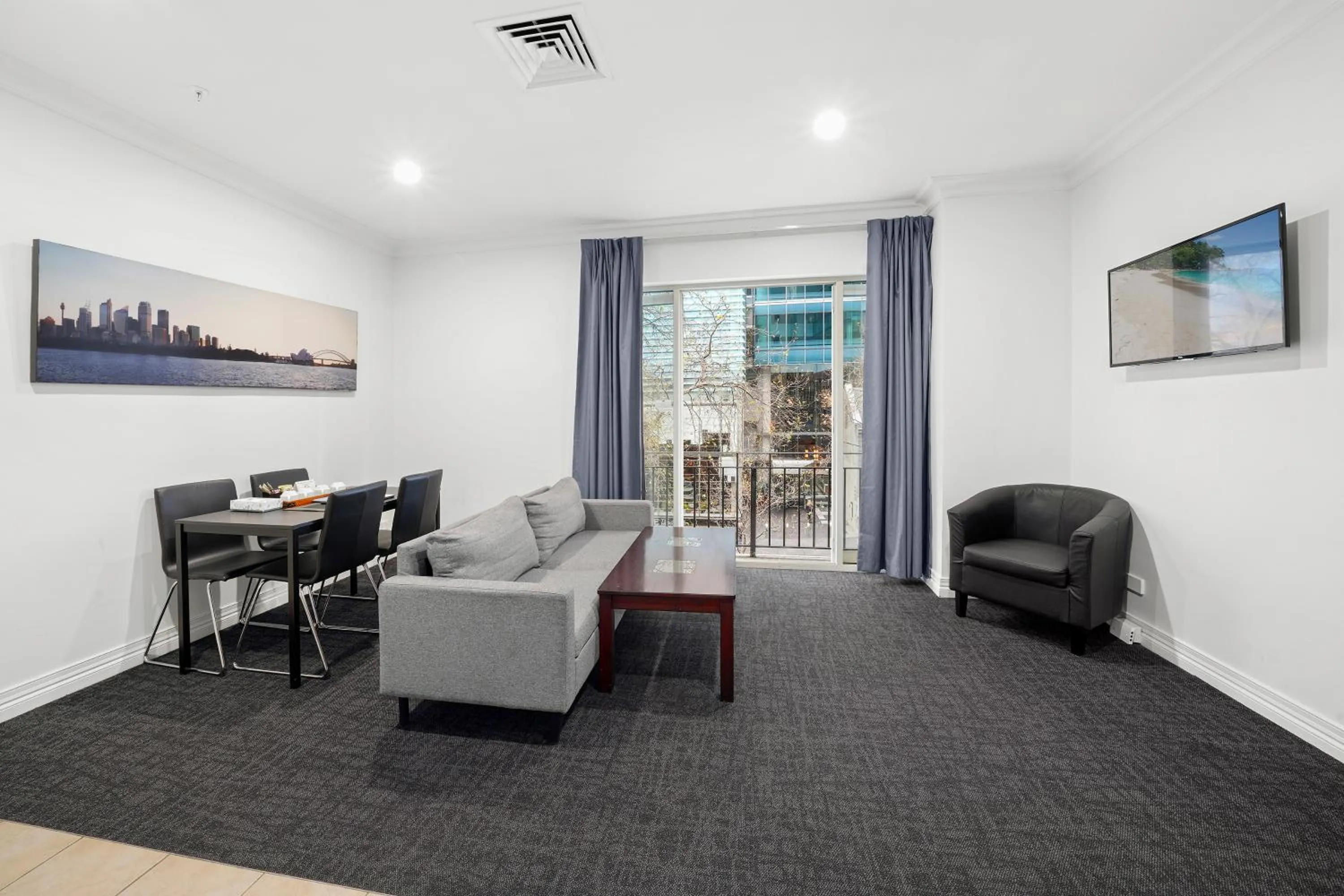 TV and multimedia in Comfort Apartments Melbourne Central