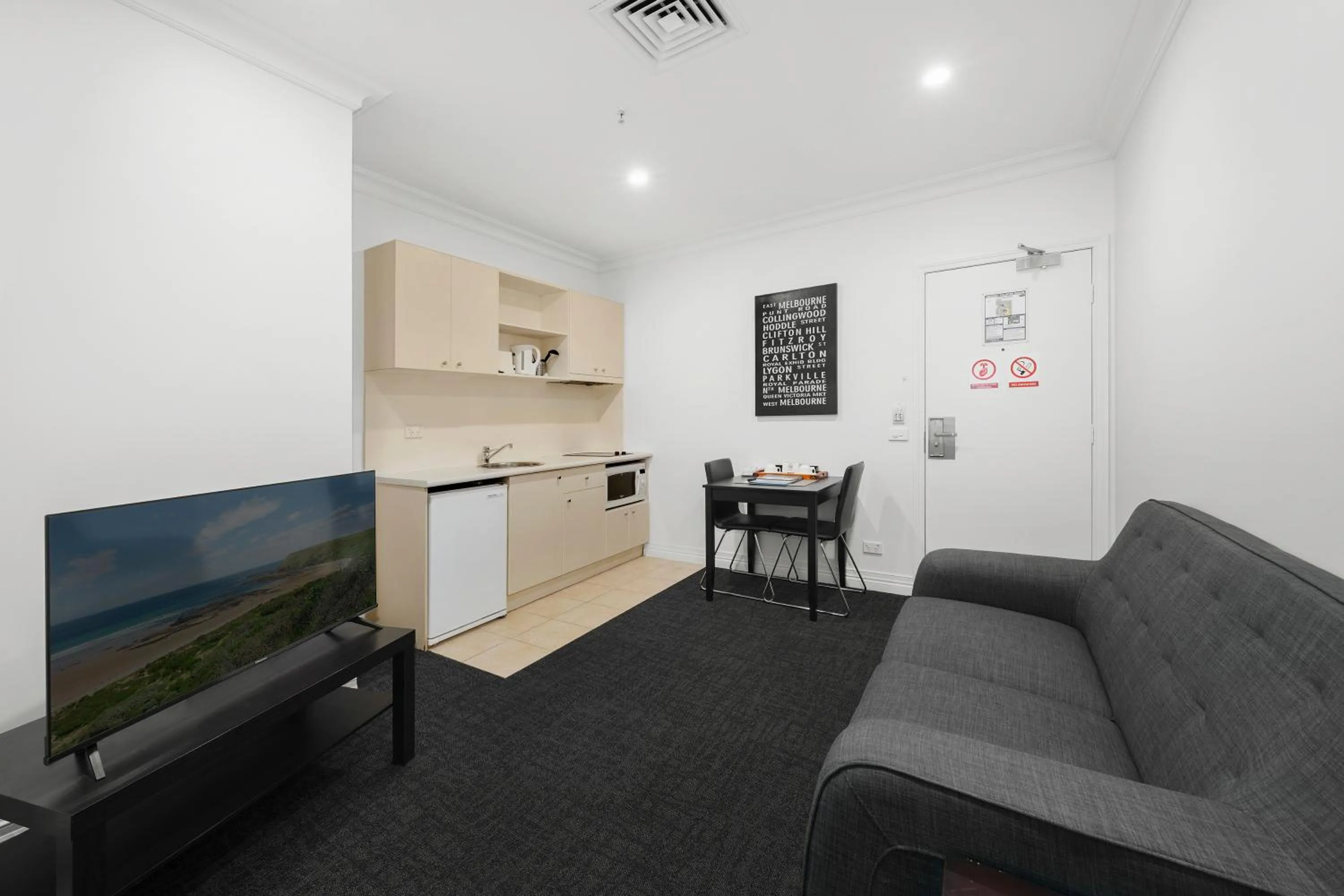 Kitchen or kitchenette in Comfort Apartments Melbourne Central