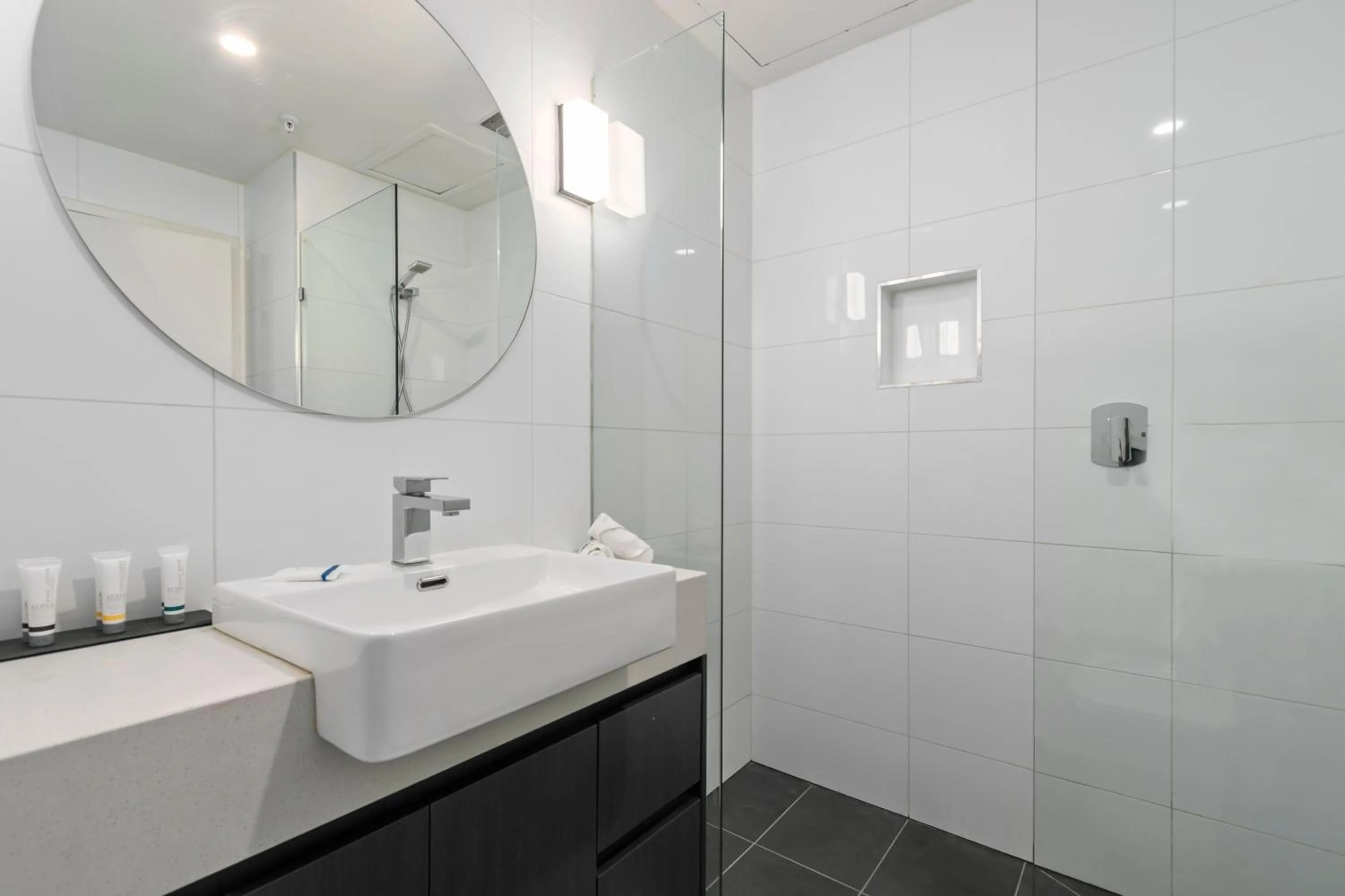 Bathroom in Comfort Apartments Melbourne Central