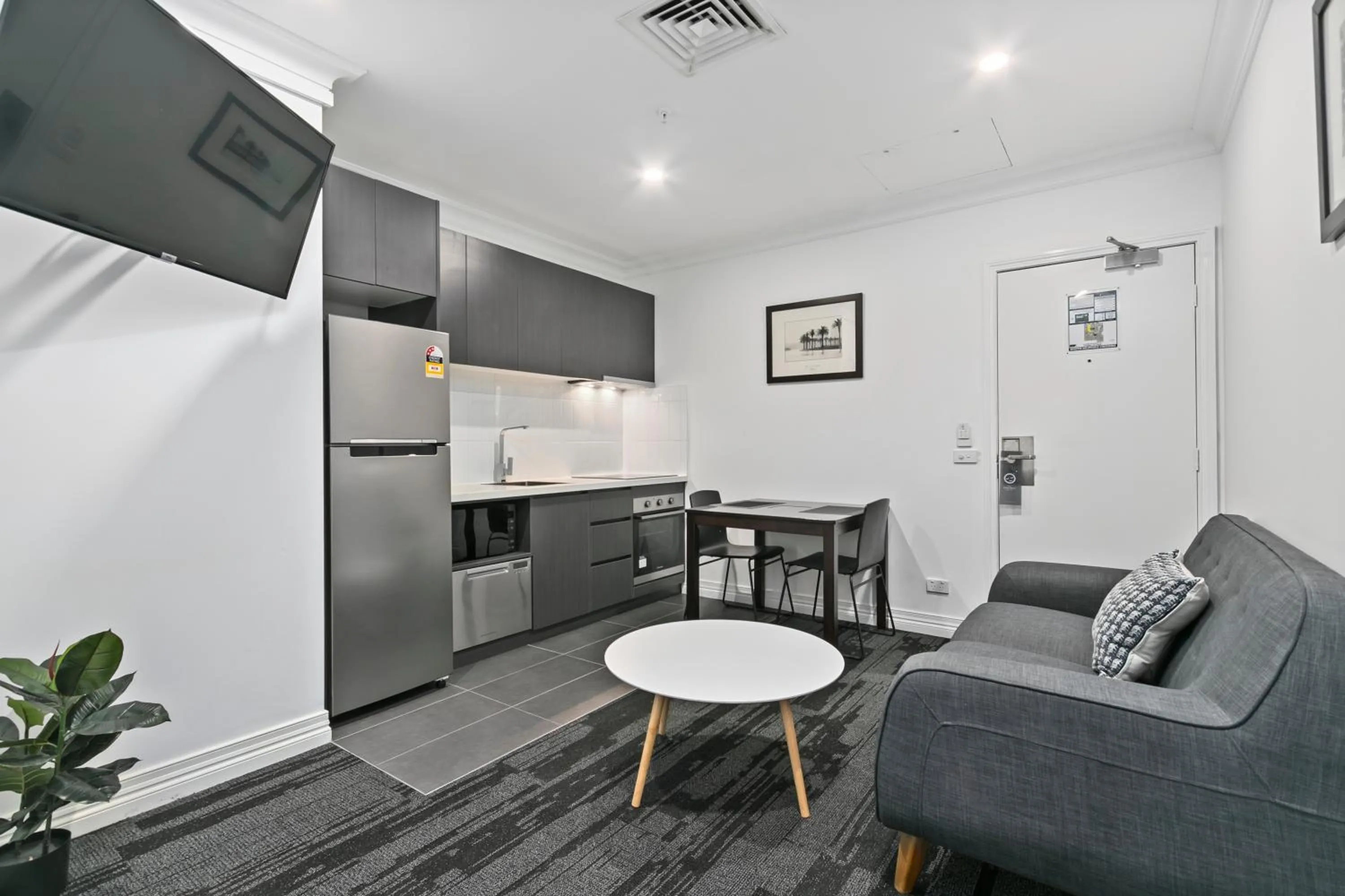TV and multimedia in Comfort Apartments Melbourne Central