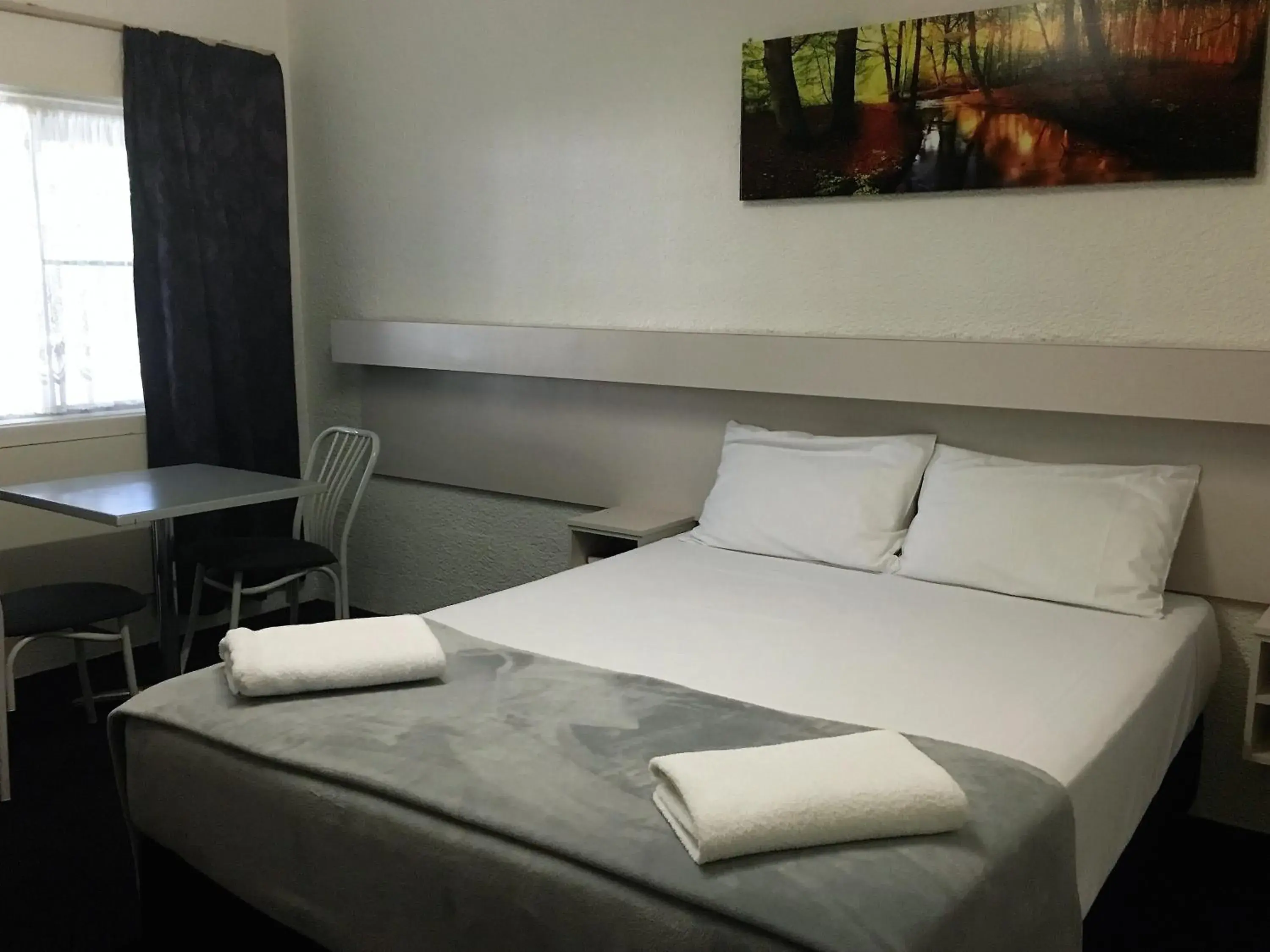 Standard Queen Room in Balonne River Motor Inn Standard Queen Room in Balonne River Motor Inn