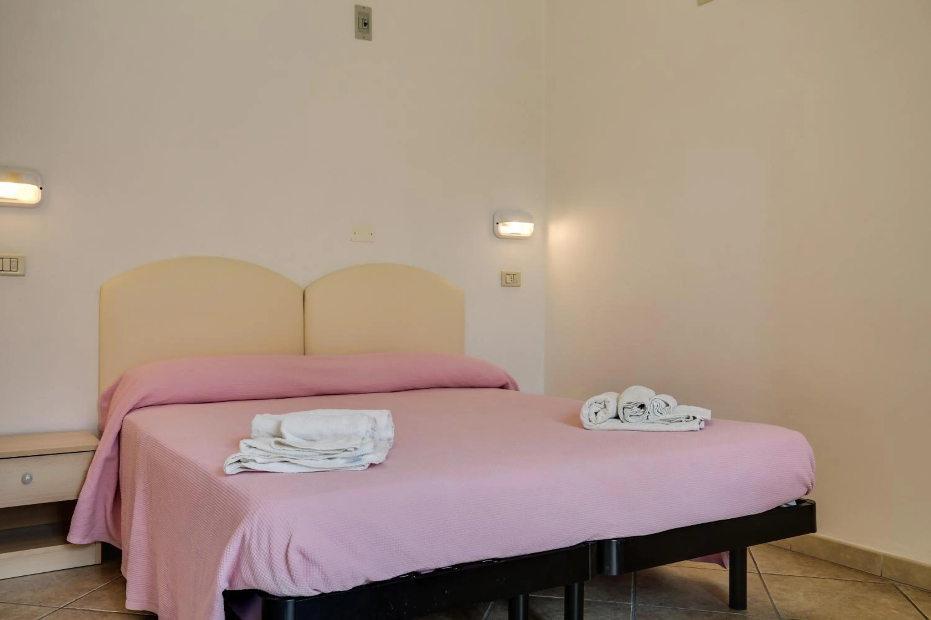 Shower in Hotel Smile