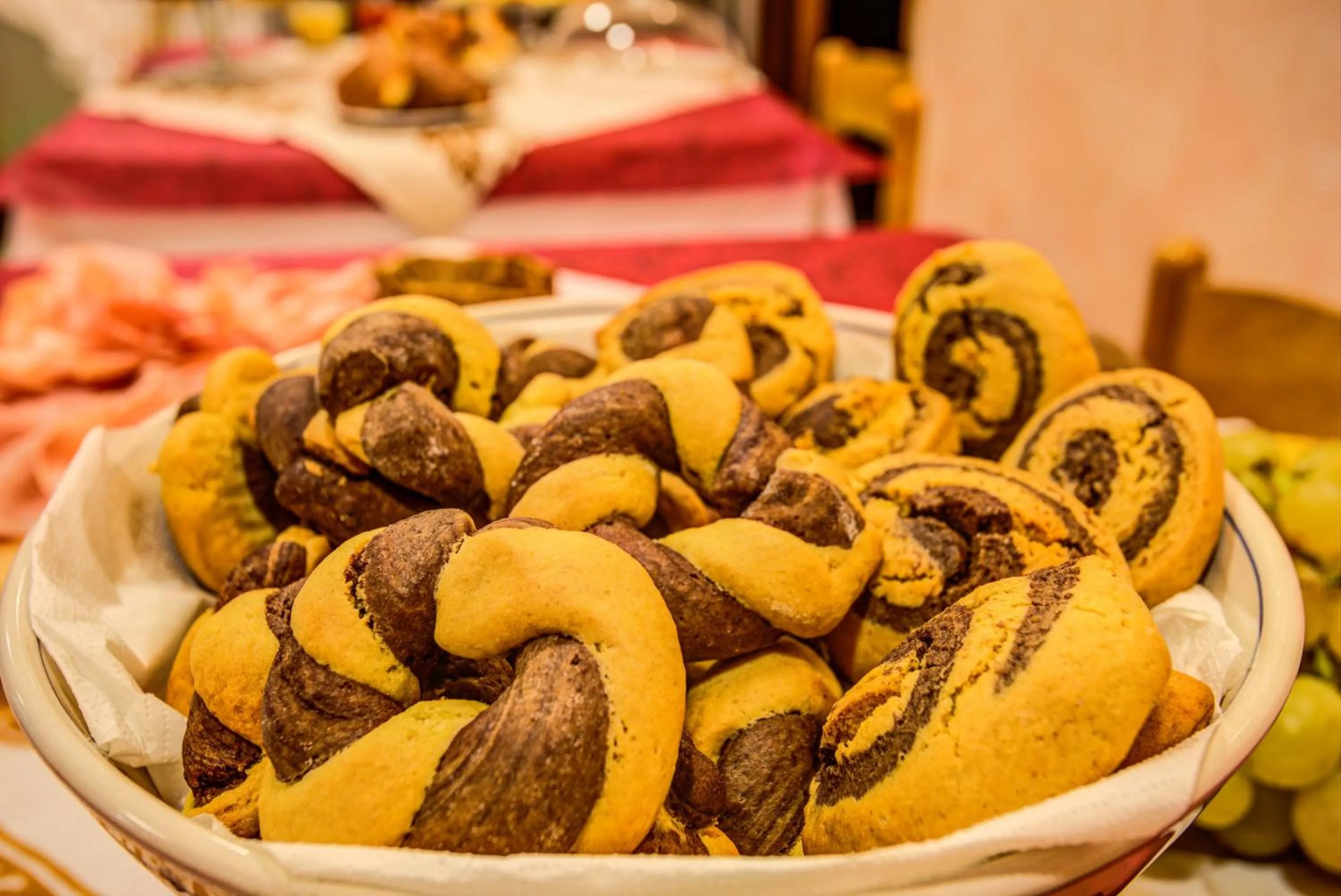 Restaurant/places to eat in Hotel Smile