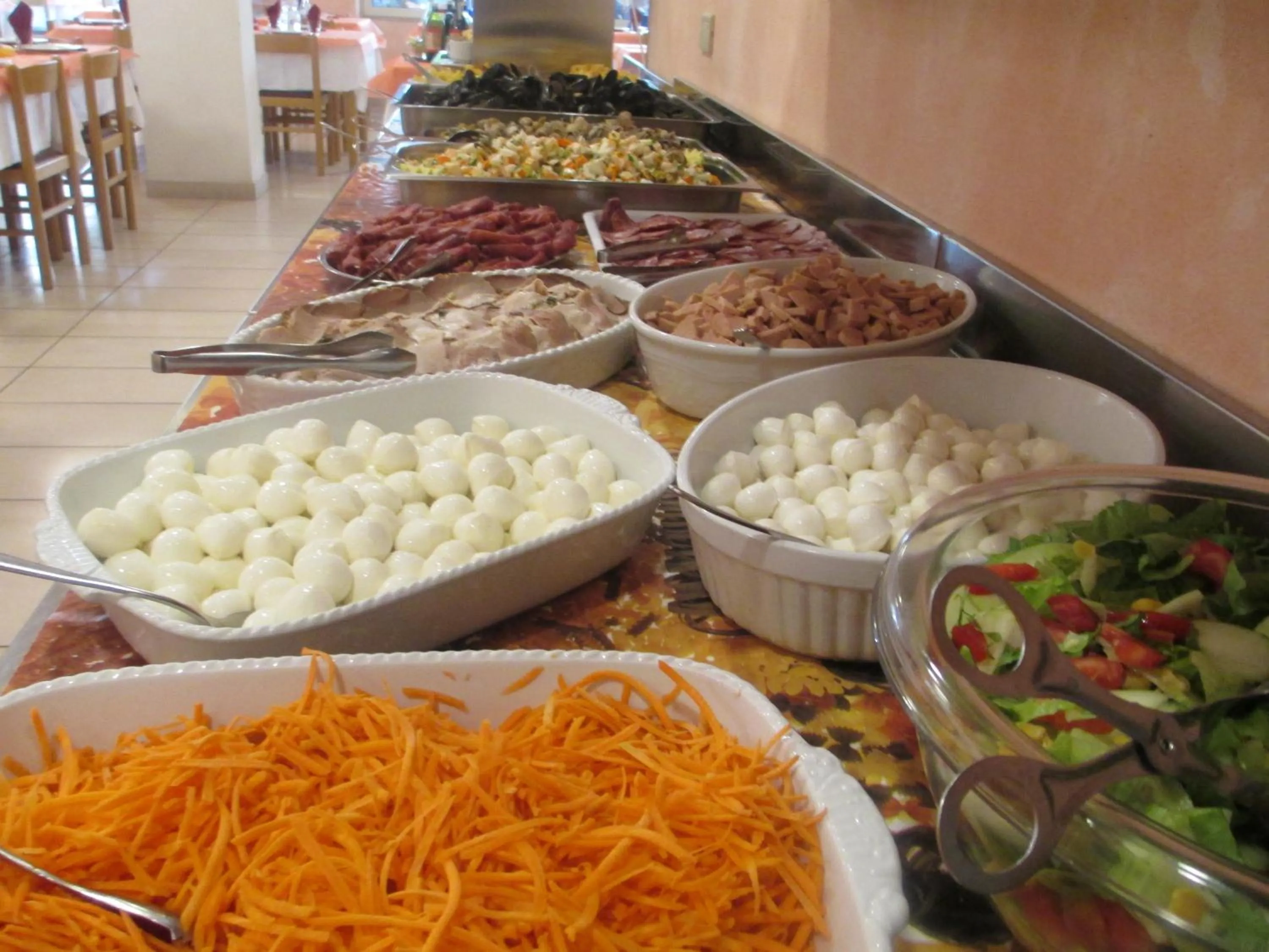 Restaurant/places to eat in Hotel Smile