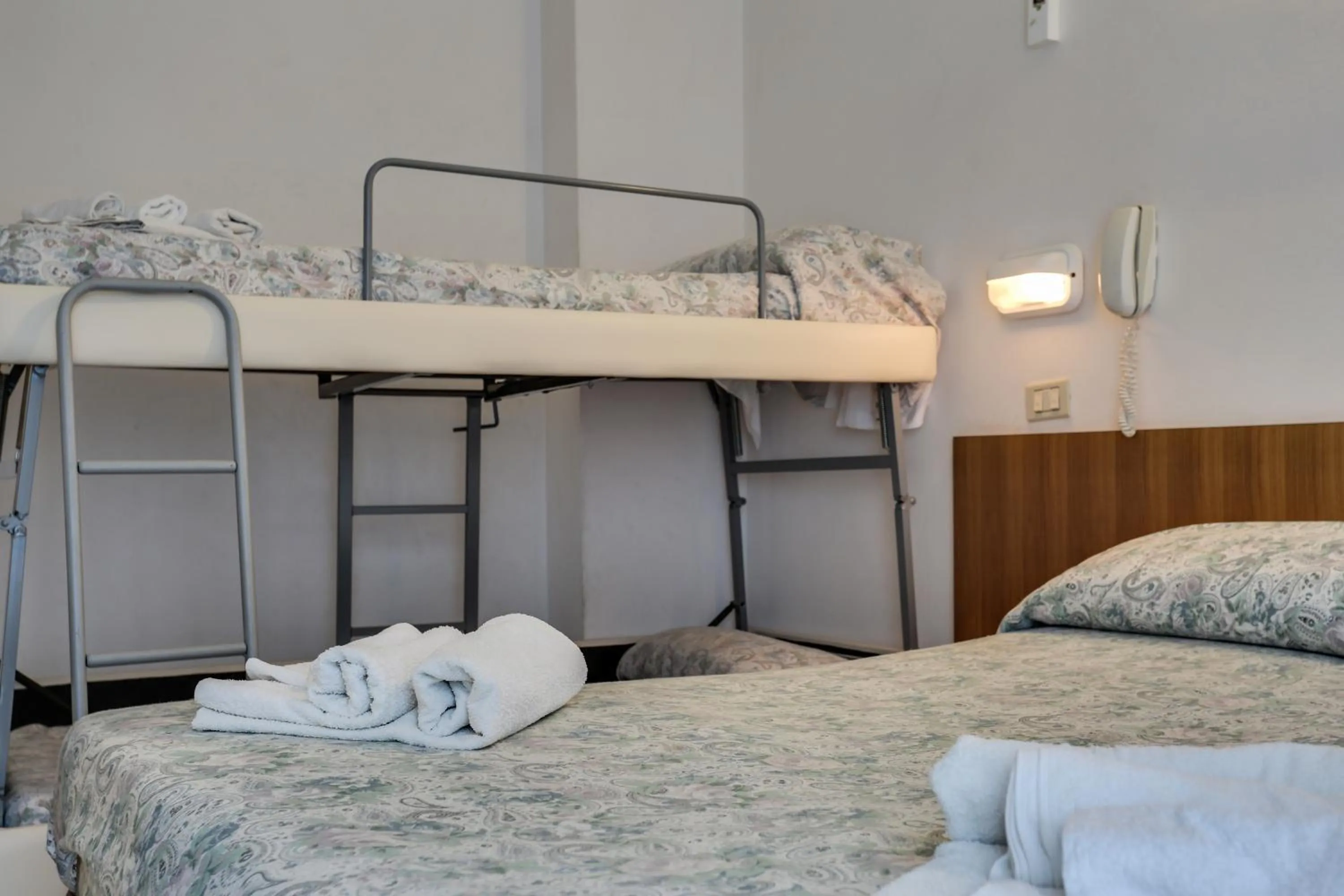 Shower in Hotel Smile