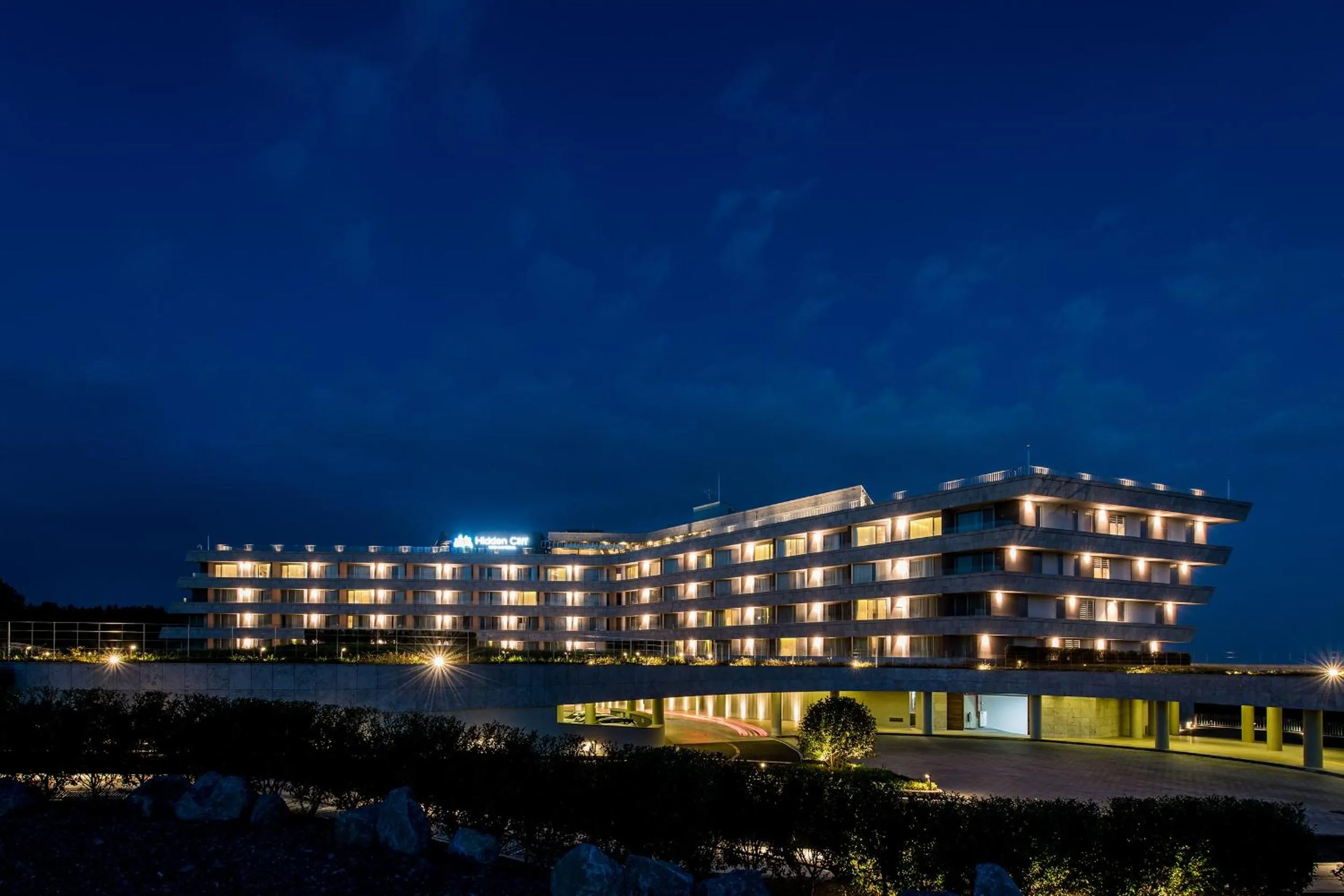 Facade/entrance in Hidden Cliff Hotel and Nature