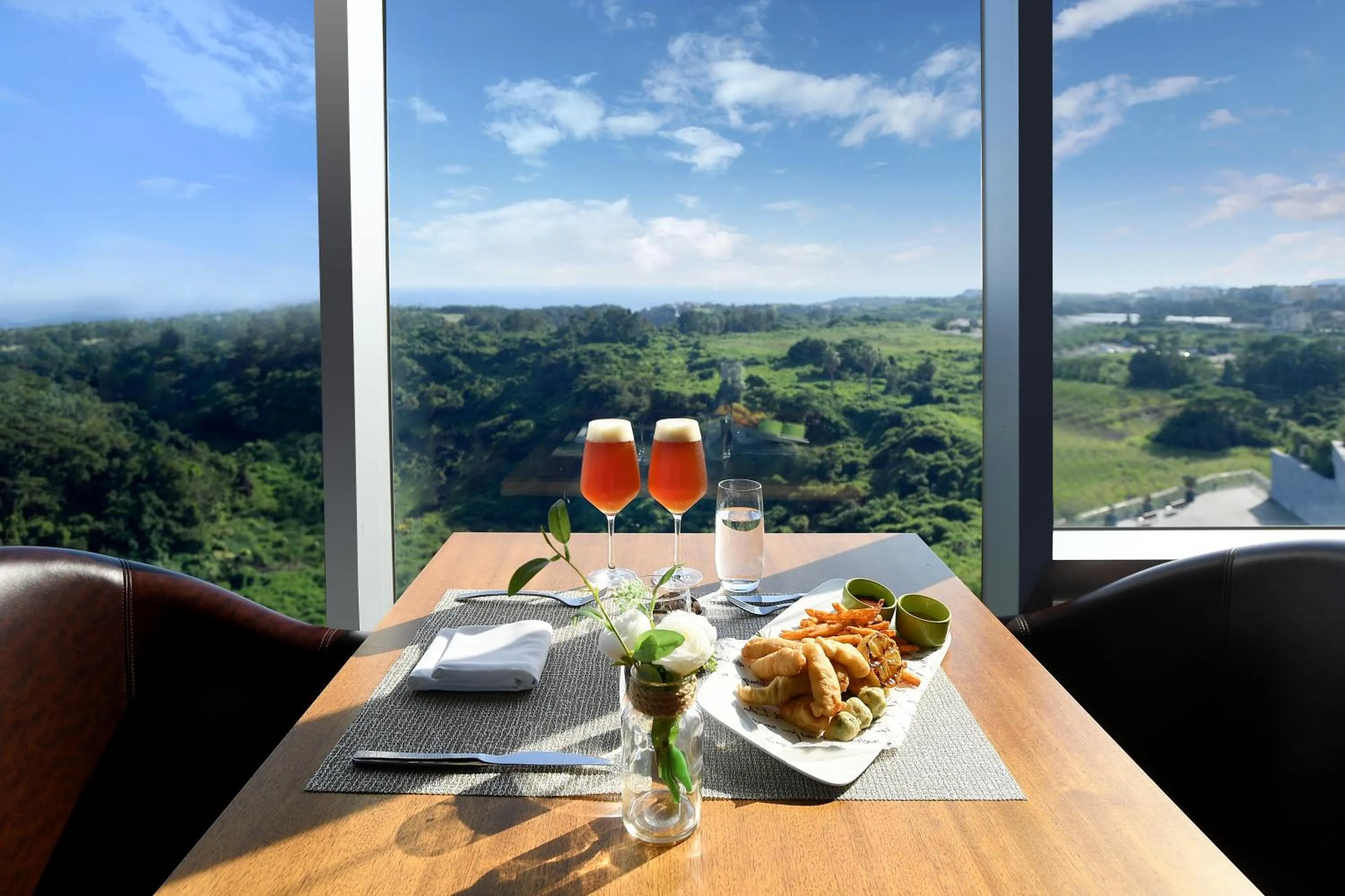 Lounge or bar in Hidden Cliff Hotel and Nature