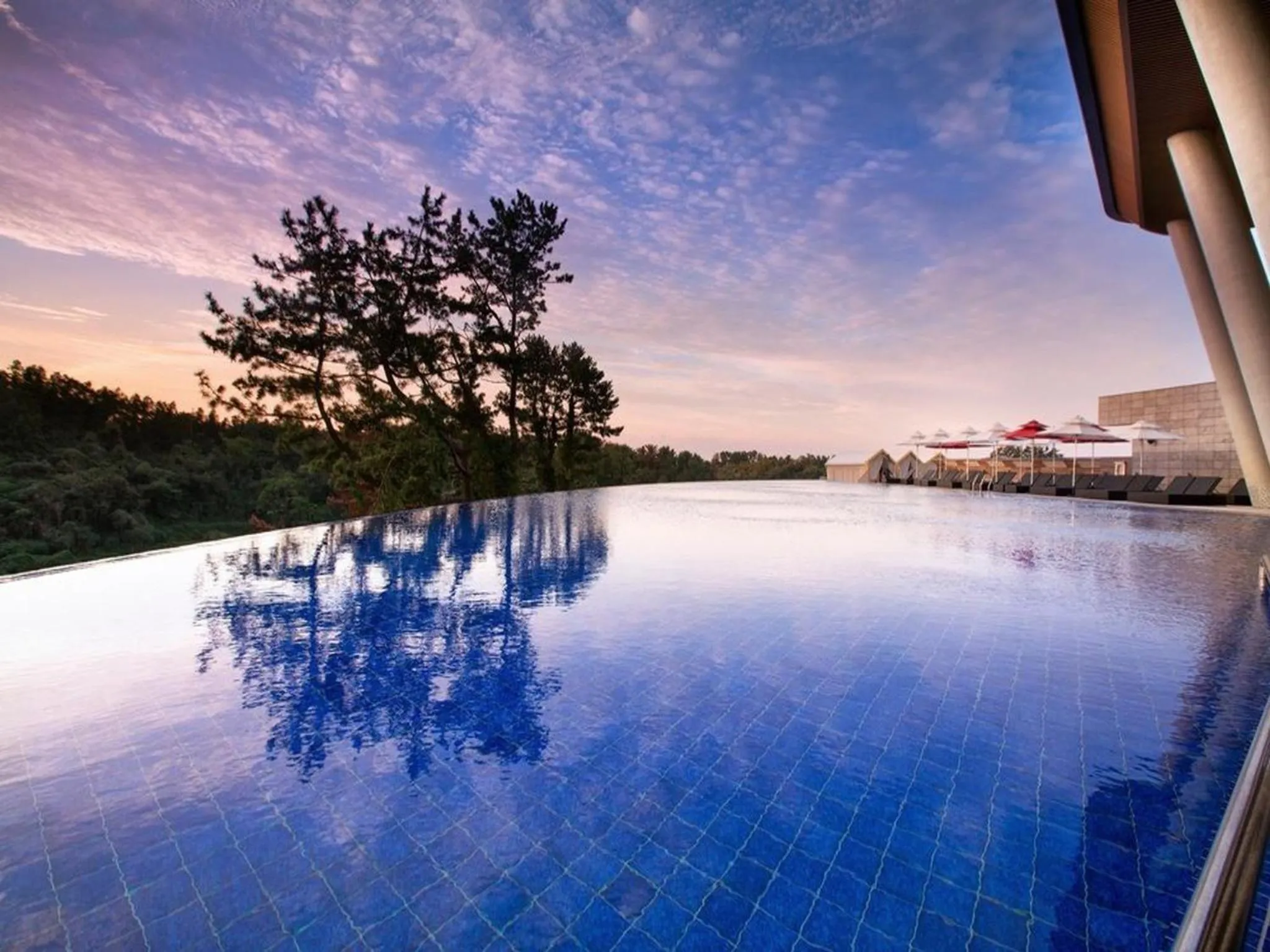 Swimming pool in Hidden Cliff Hotel and Nature