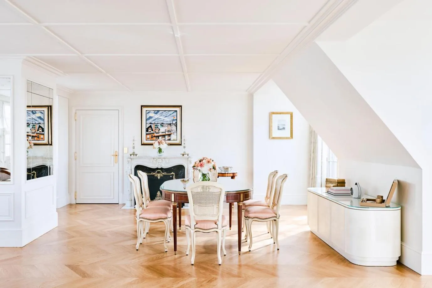 Living room in Le Bristol Paris, Oetker Hotels