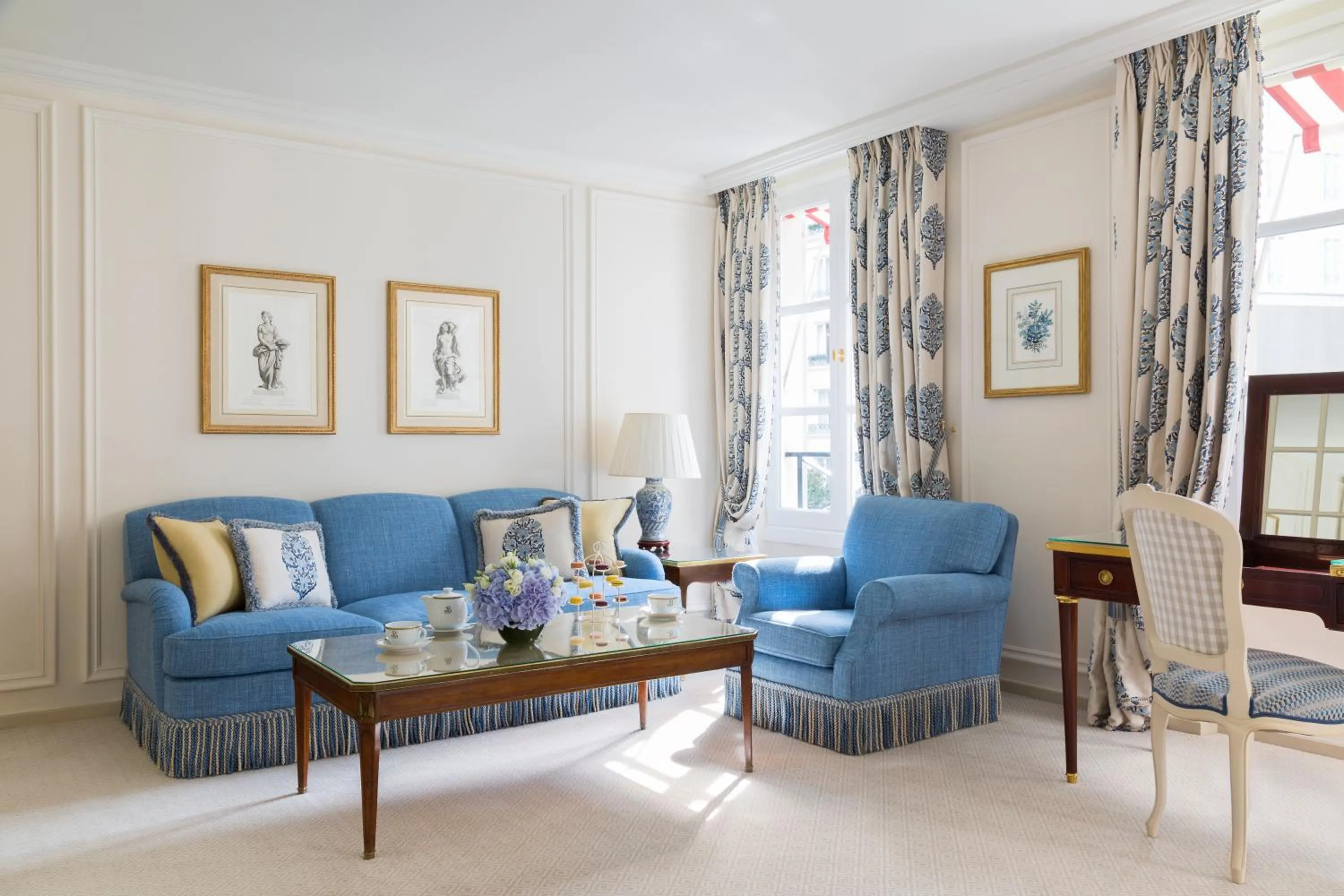 Living room in Le Bristol Paris, Oetker Hotels