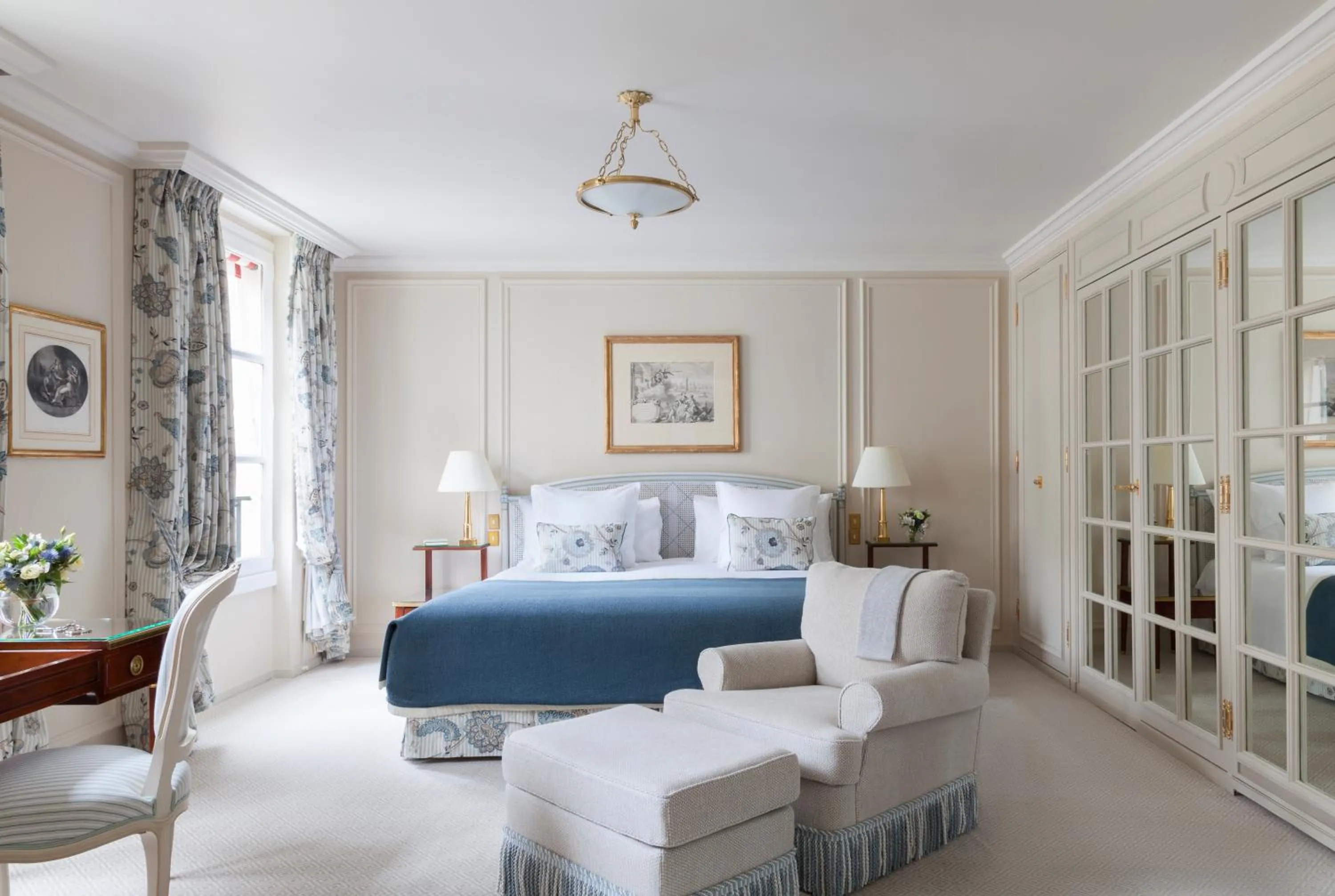 Photo of the whole room, Bed in Le Bristol Paris, Oetker Hotels