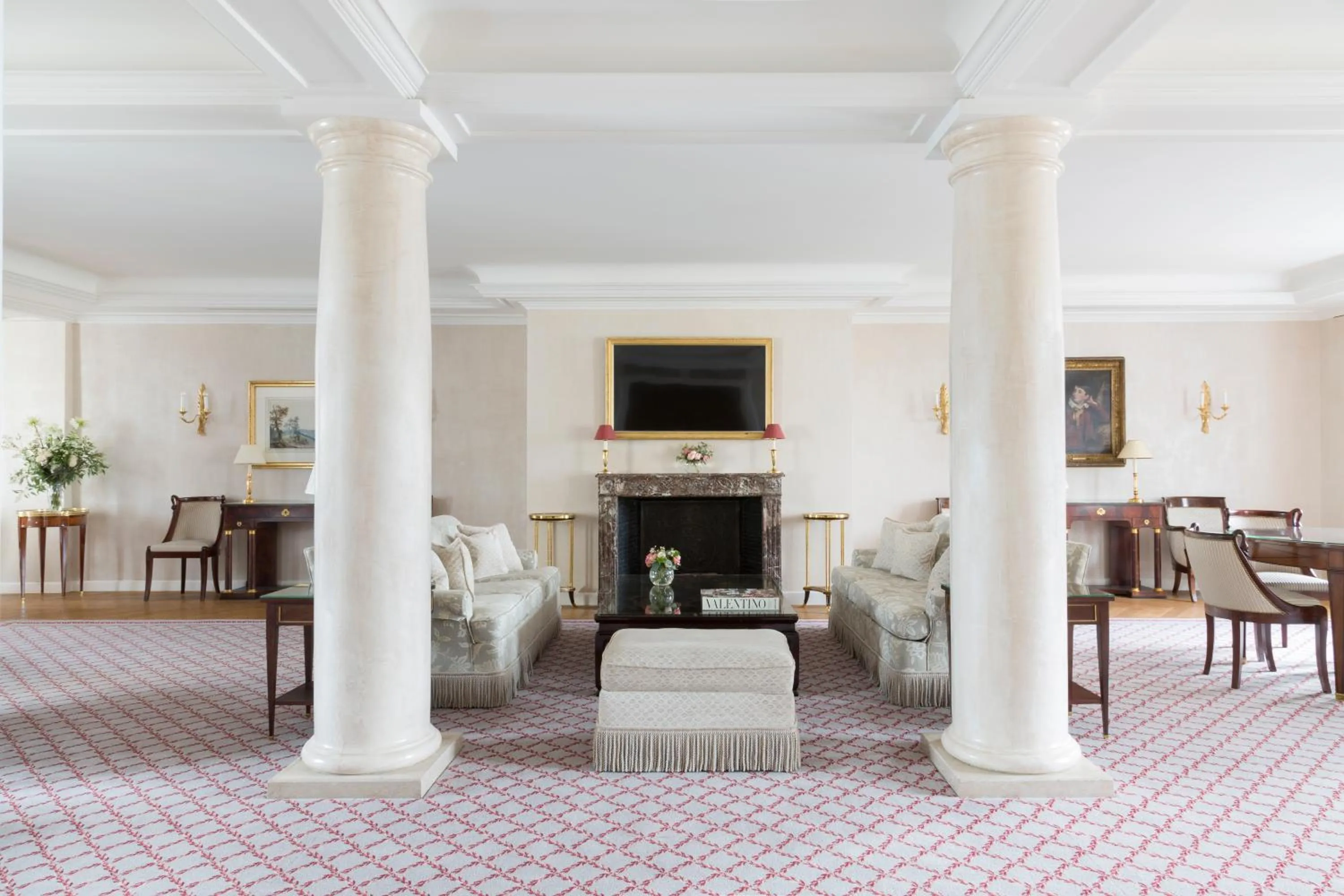 TV and multimedia in Le Bristol Paris, Oetker Hotels