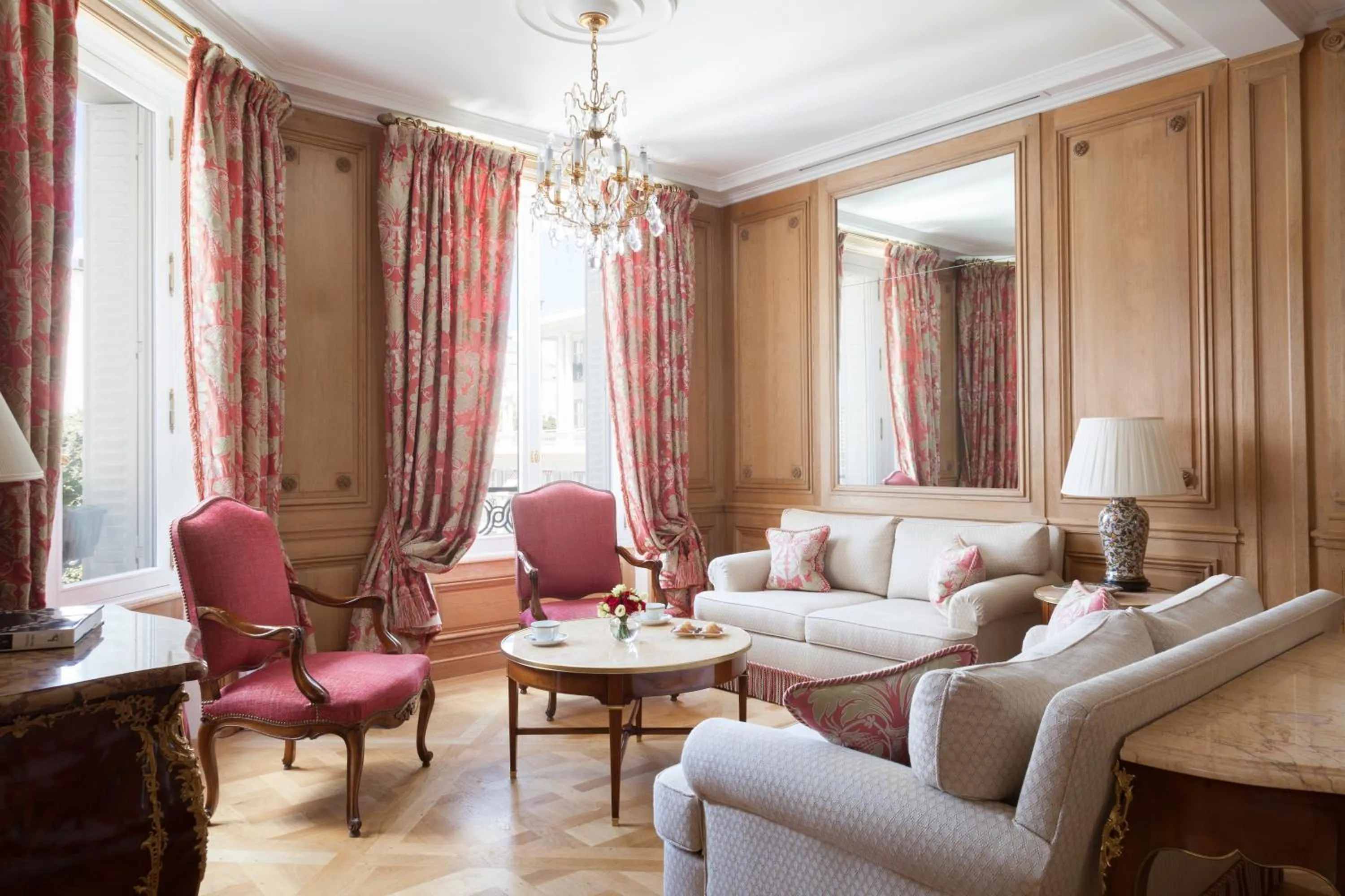 Living room in Le Bristol Paris, Oetker Hotels