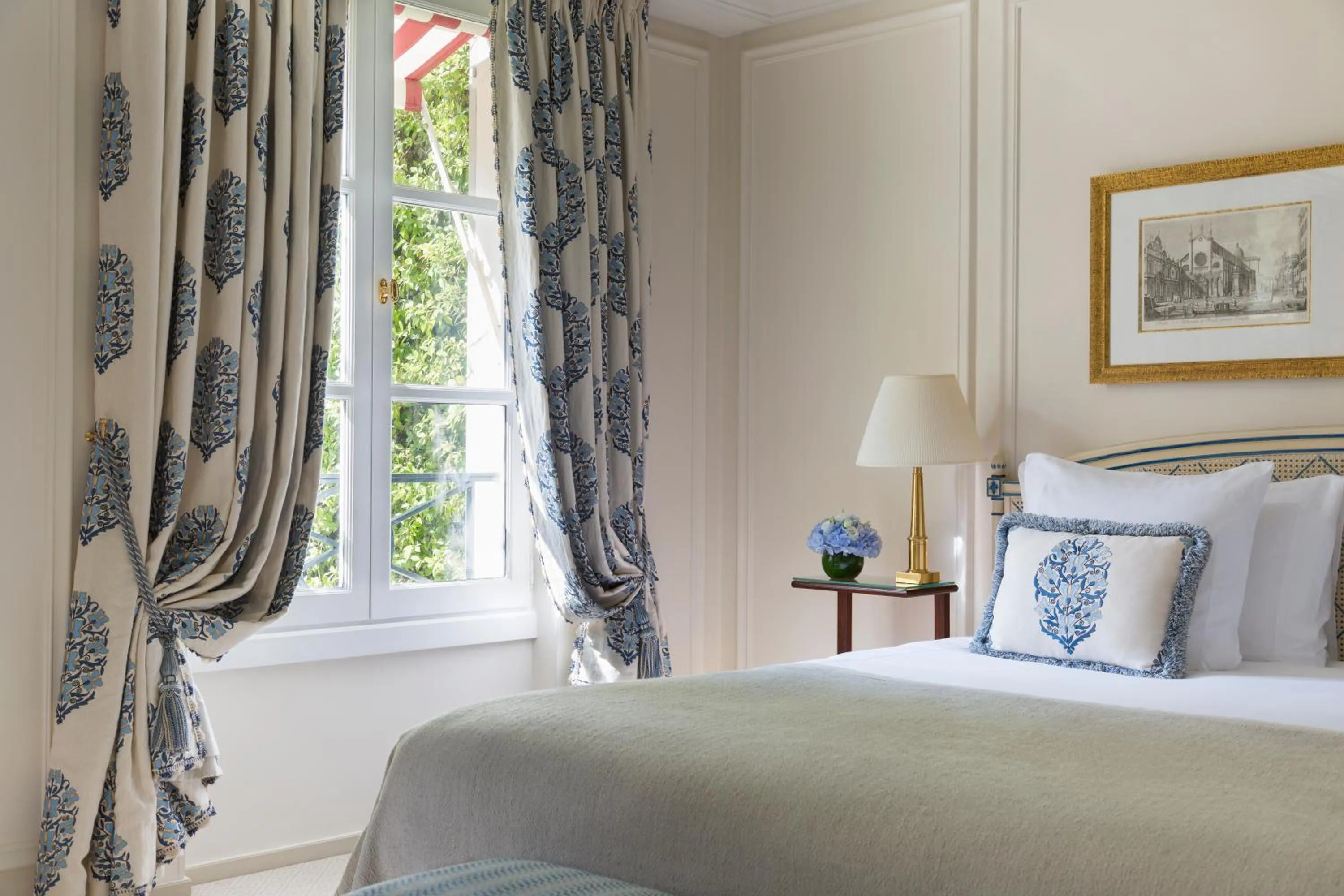 Bedroom, Bed in Le Bristol Paris, Oetker Hotels