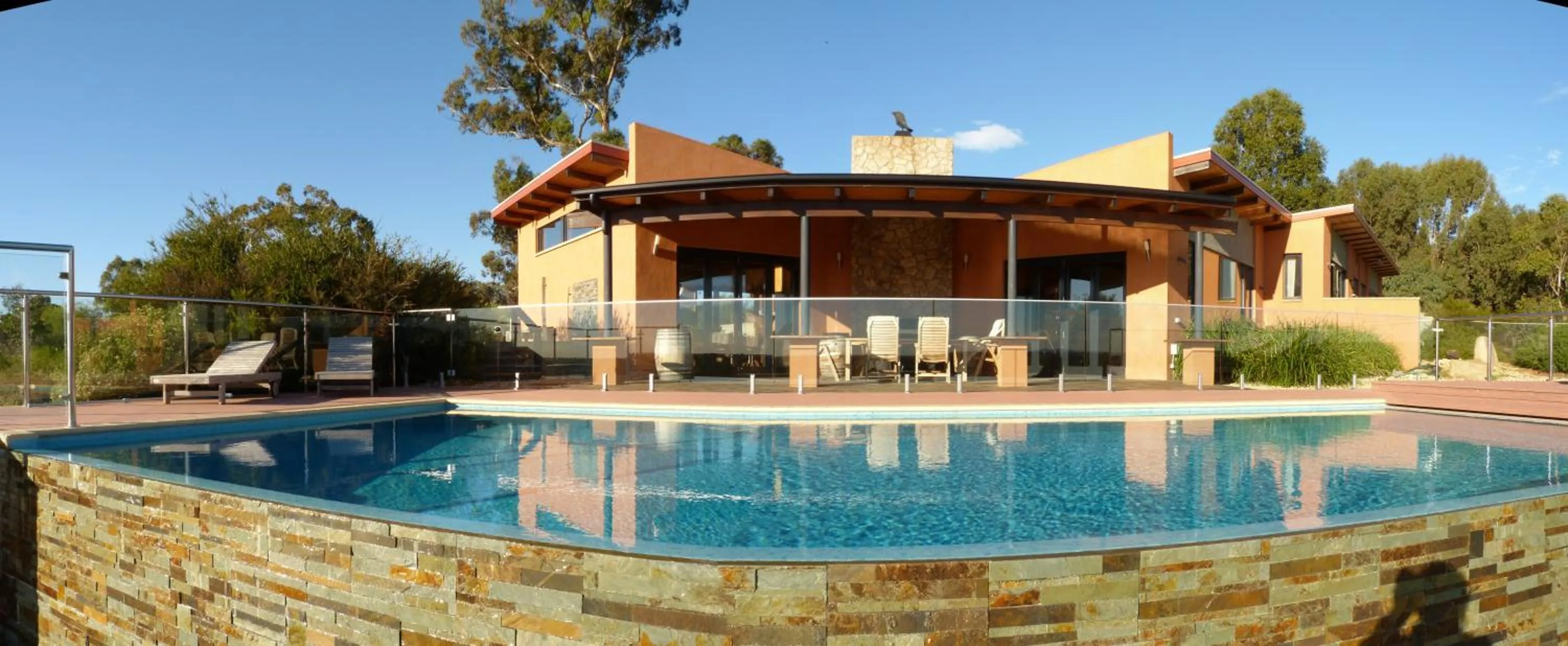 Facade/entrance in Meringa Springs