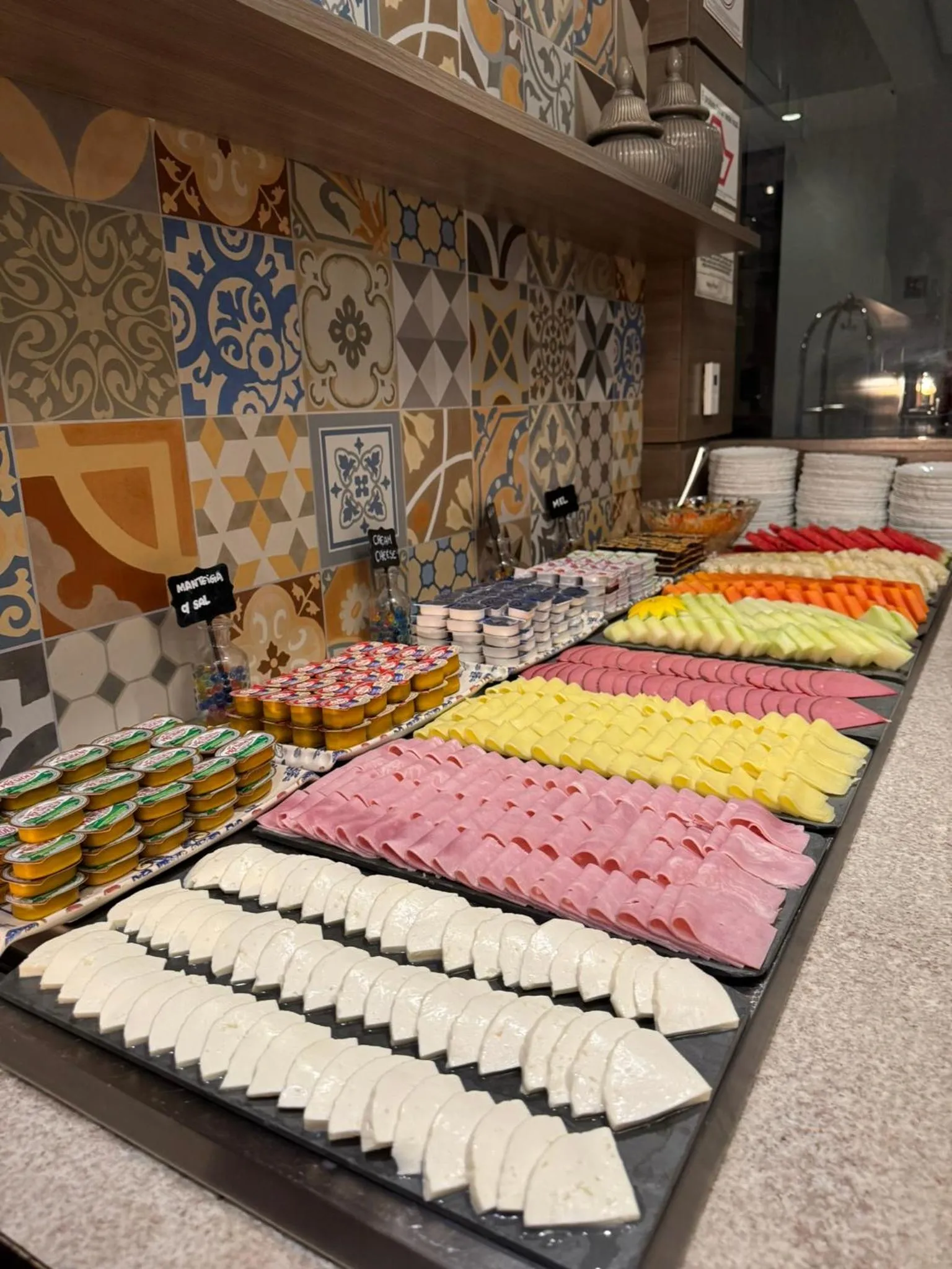 Breakfast in Blue Tree Towers Valinhos