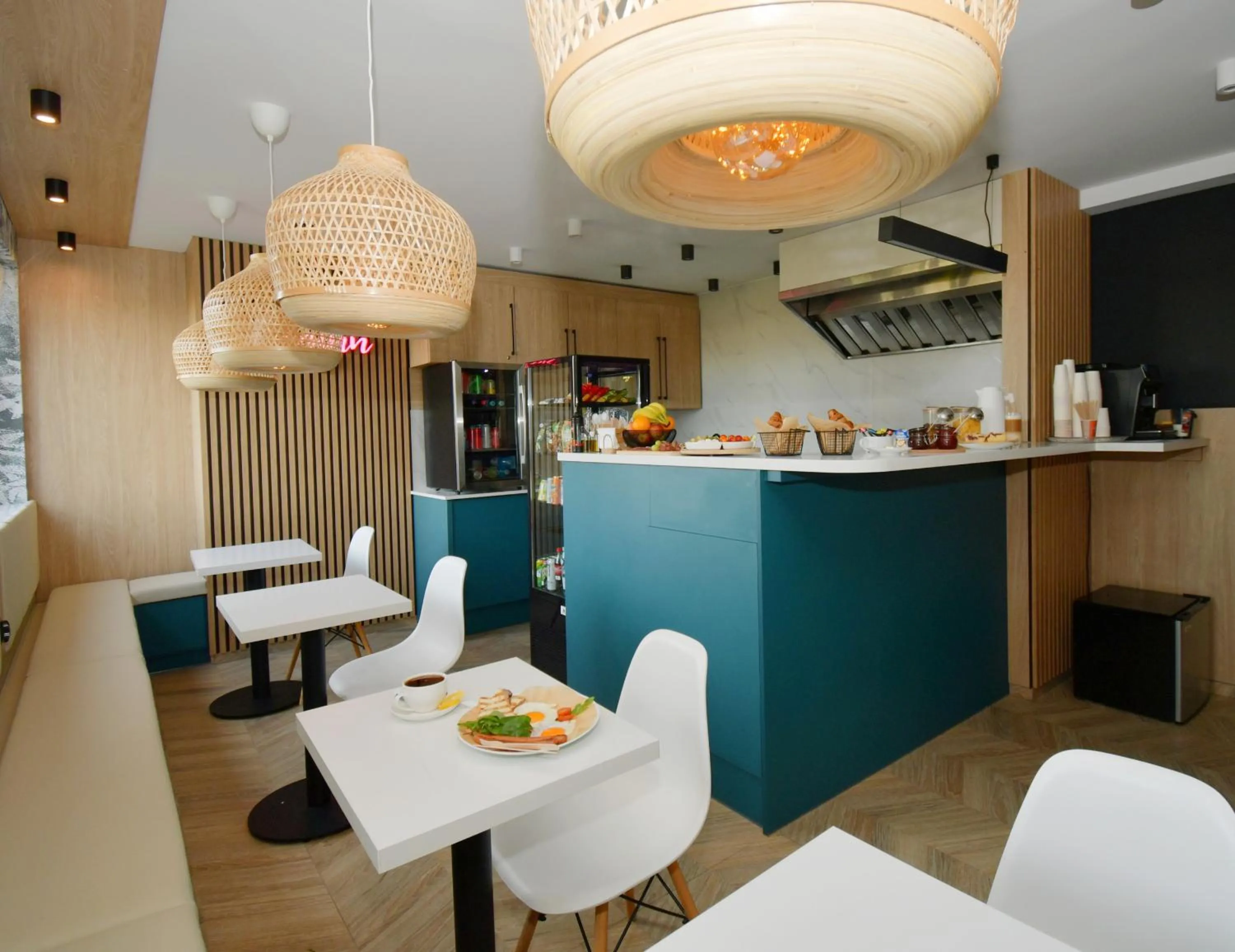 Restaurant/places to eat in Sleepinn Gdansk Airport