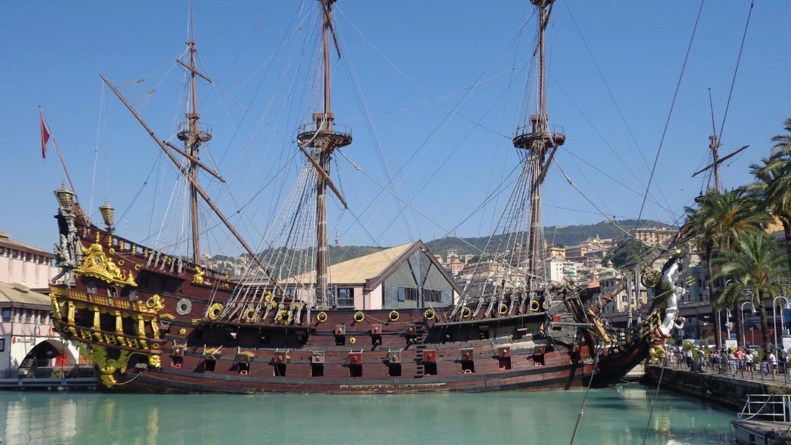 Property building in Cavour16 rent bedrooms