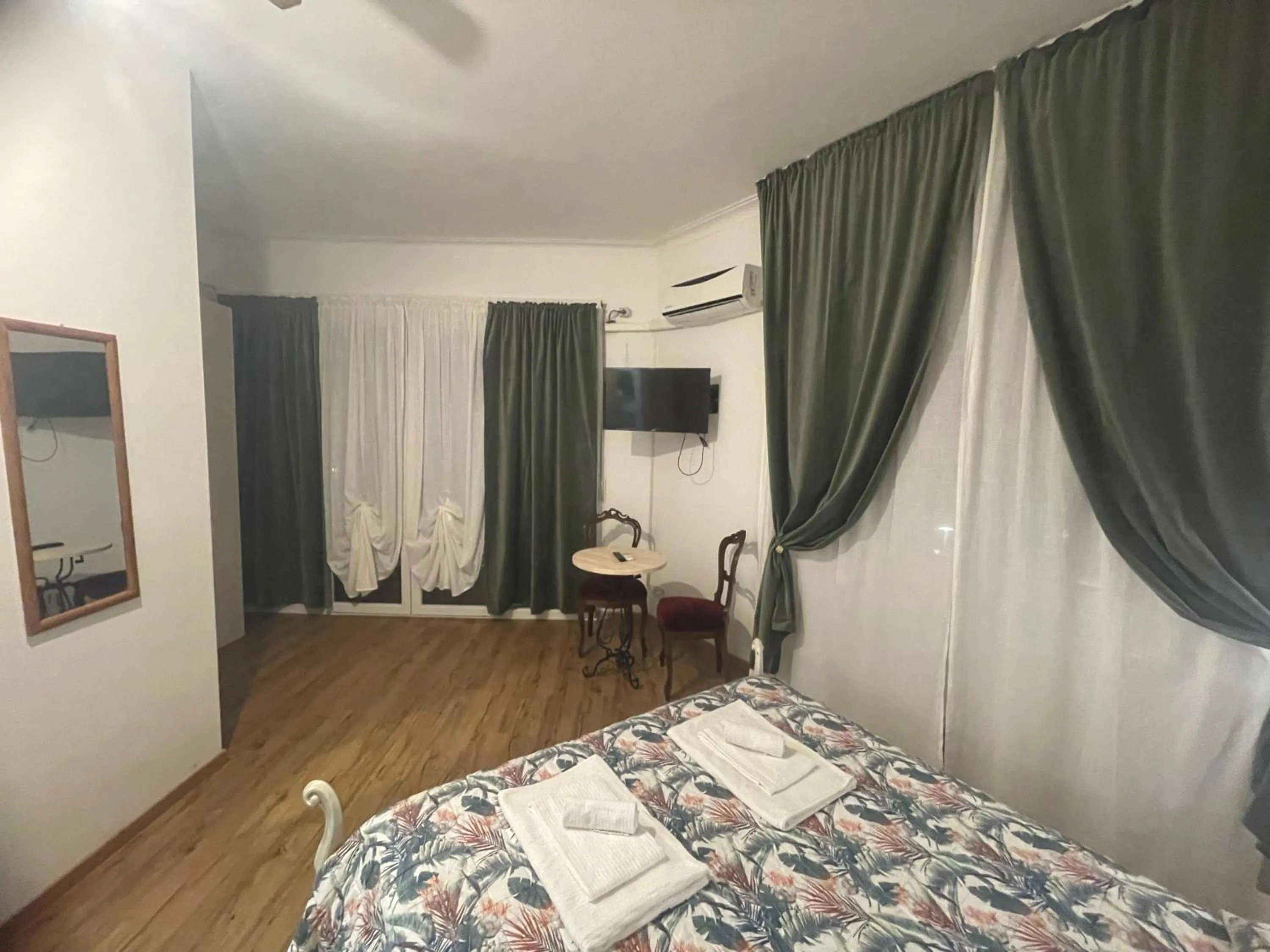 Photo of the whole room, Bed in Cavour16 rent bedrooms