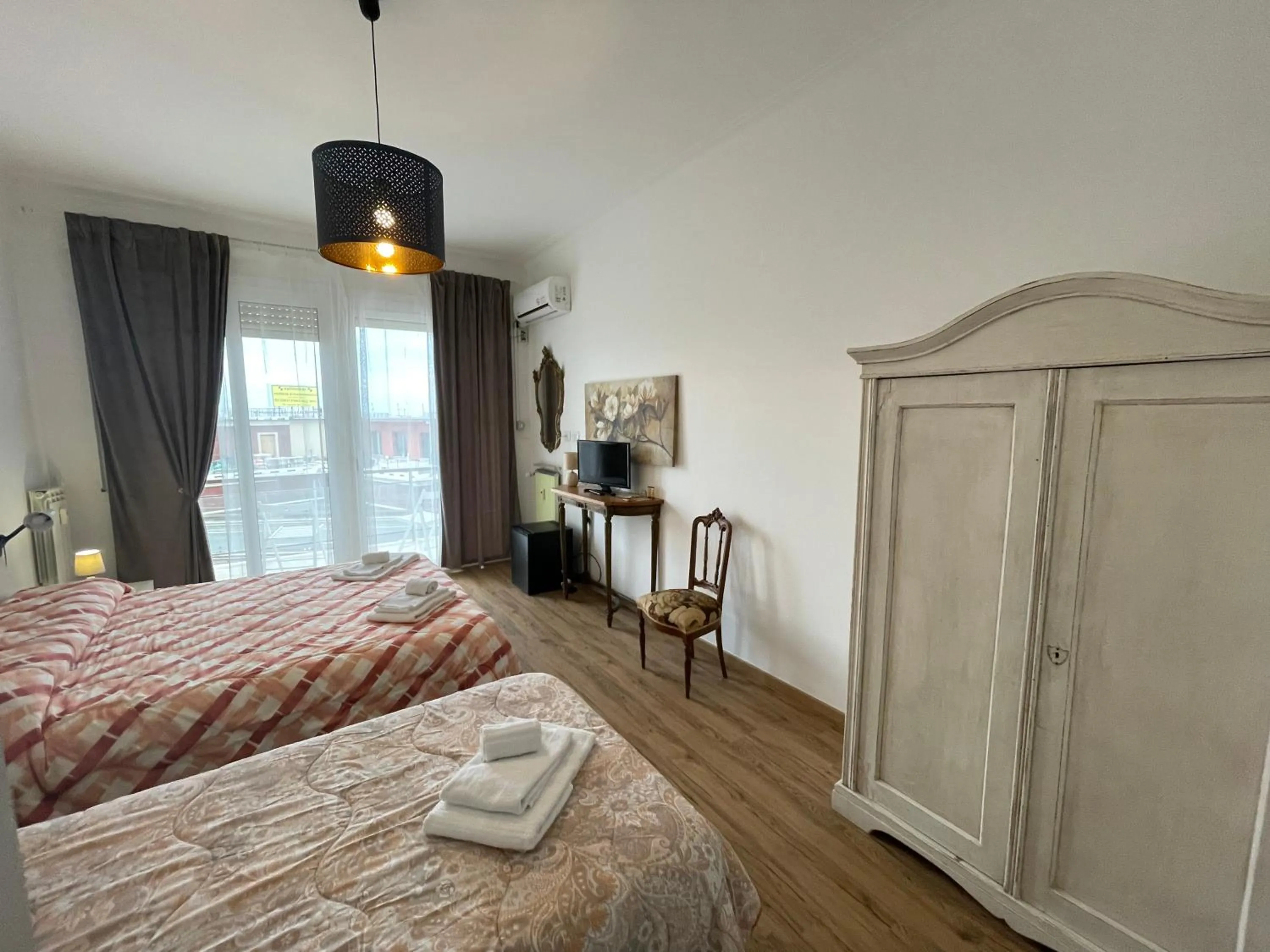 Bed in Cavour16 rent bedrooms