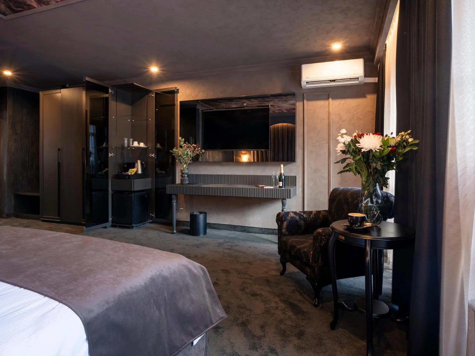 Bed in Premier Luxury Mountain Resort