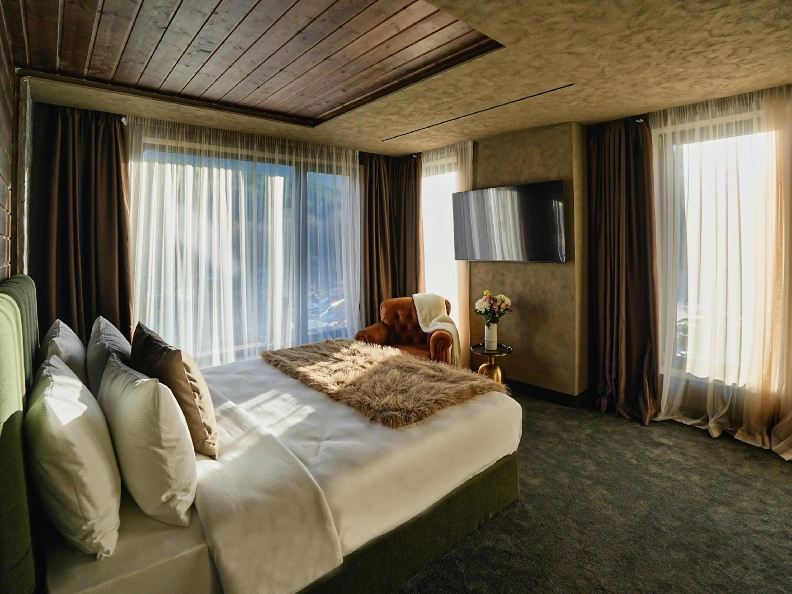 Photo of the whole room, Bed in Premier Luxury Mountain Resort