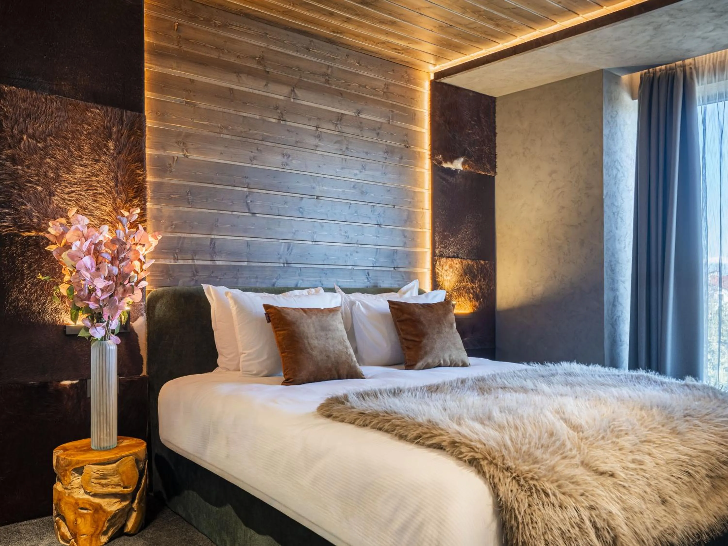 Bed in Premier Luxury Mountain Resort