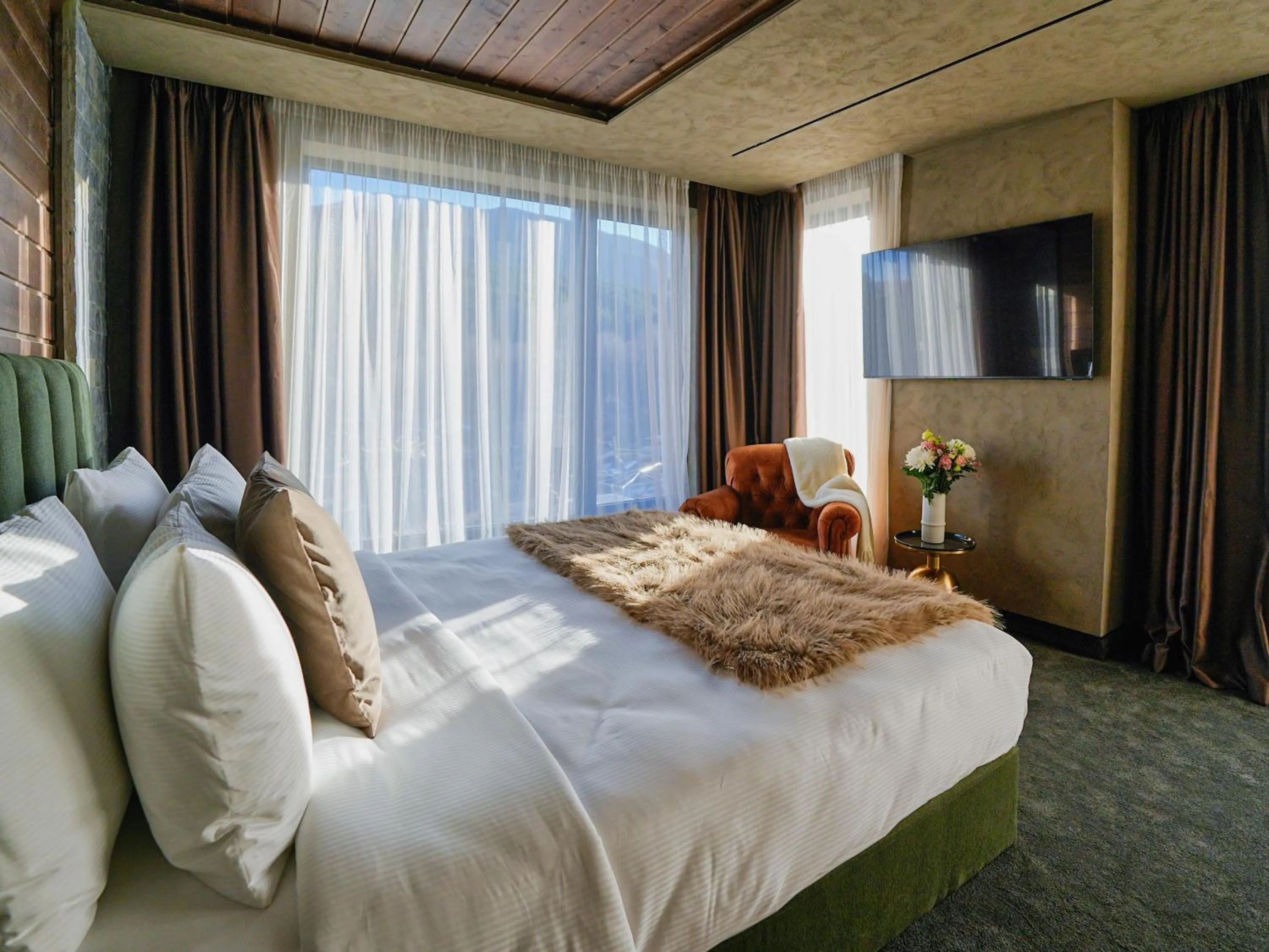 Bed in Premier Luxury Mountain Resort