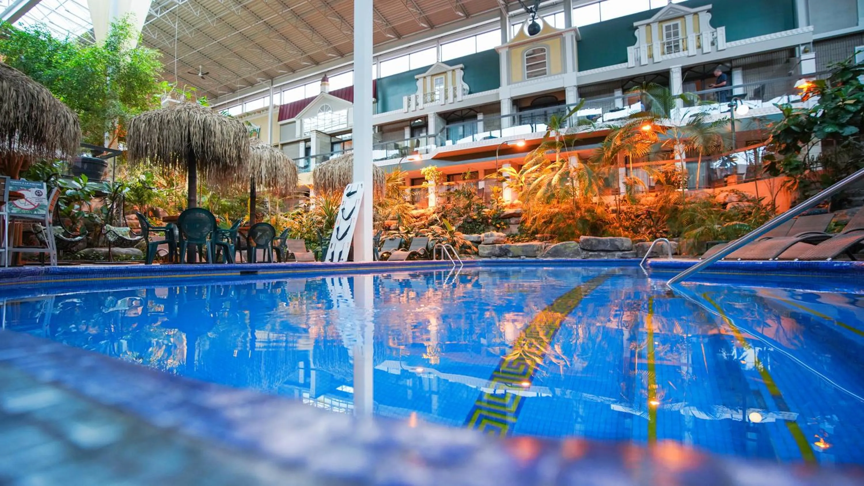 Swimming pool in Hôtel Québec Inn par JARO
