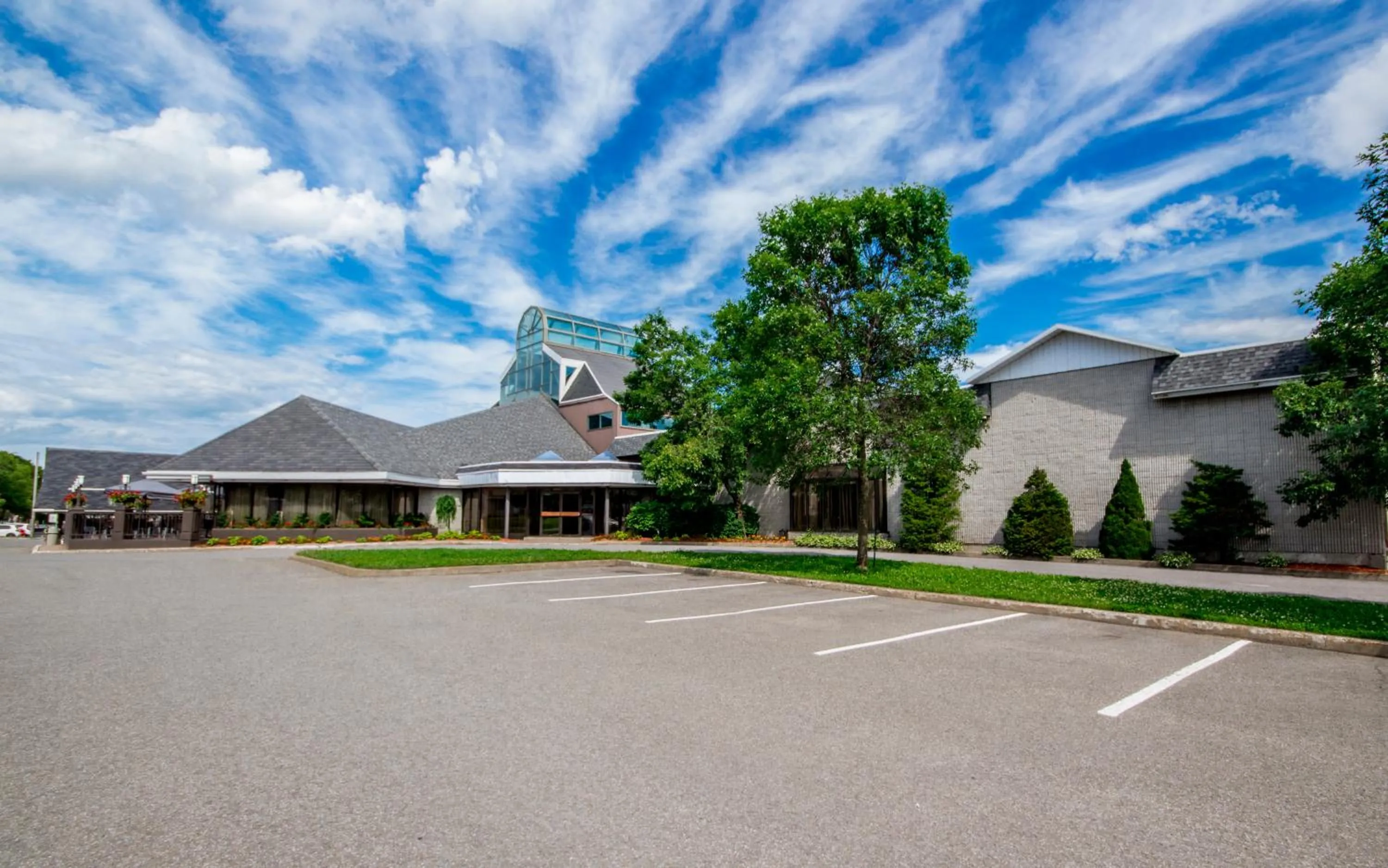 Property building in Hôtel Québec Inn par JARO