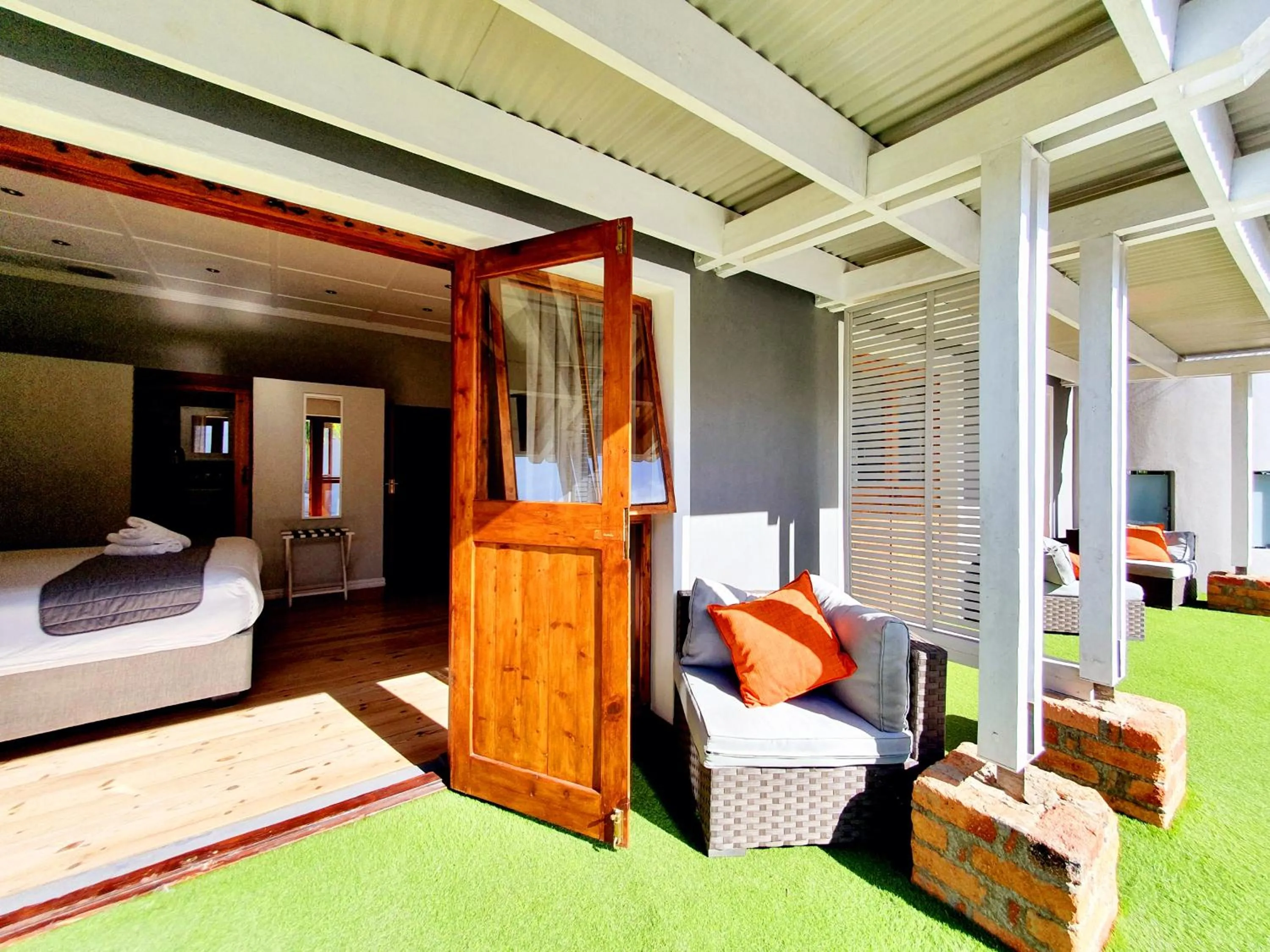 Patio, Bed in Two Fat Owls Guesthouse