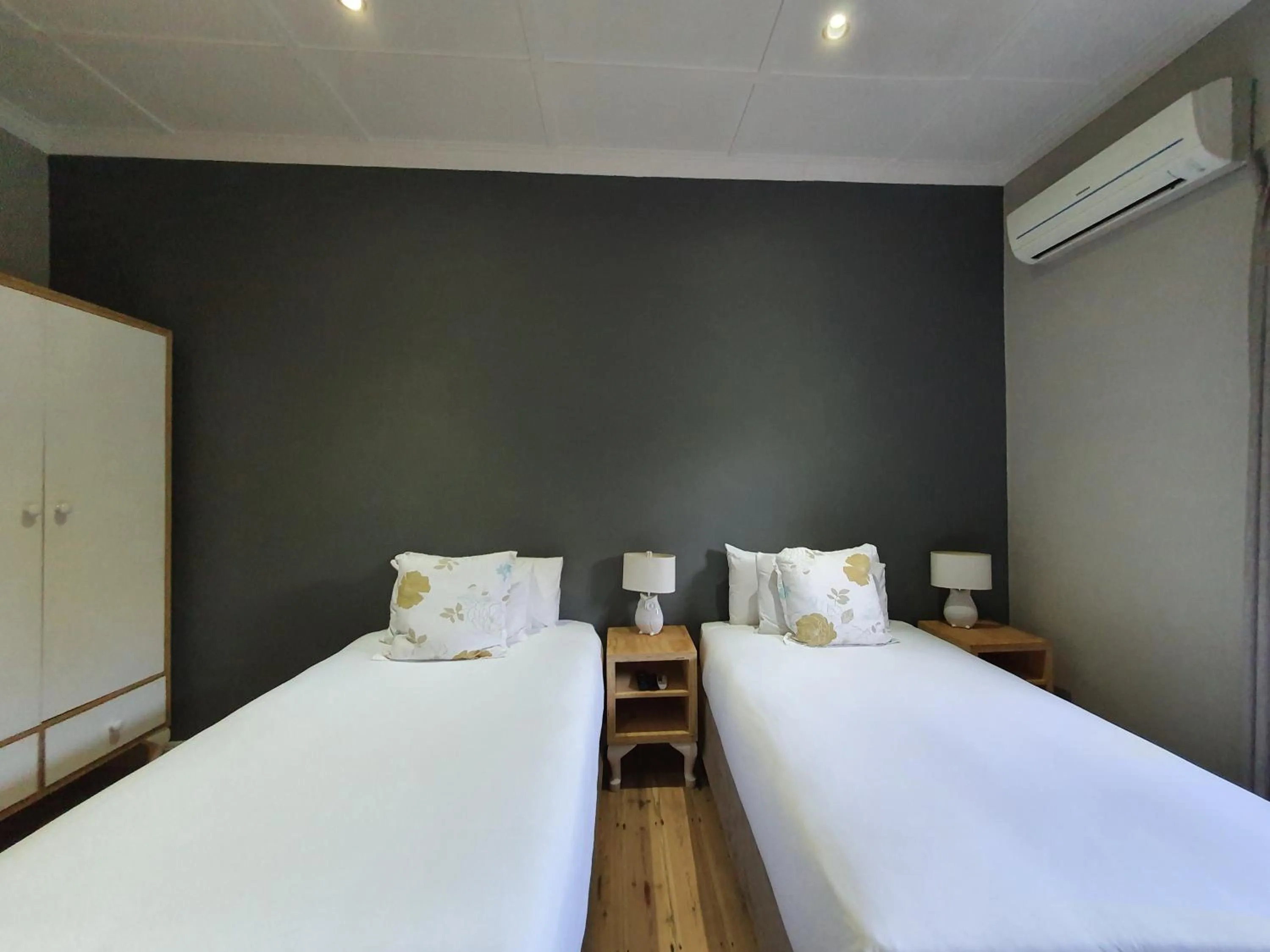 Bed in Two Fat Owls Guesthouse