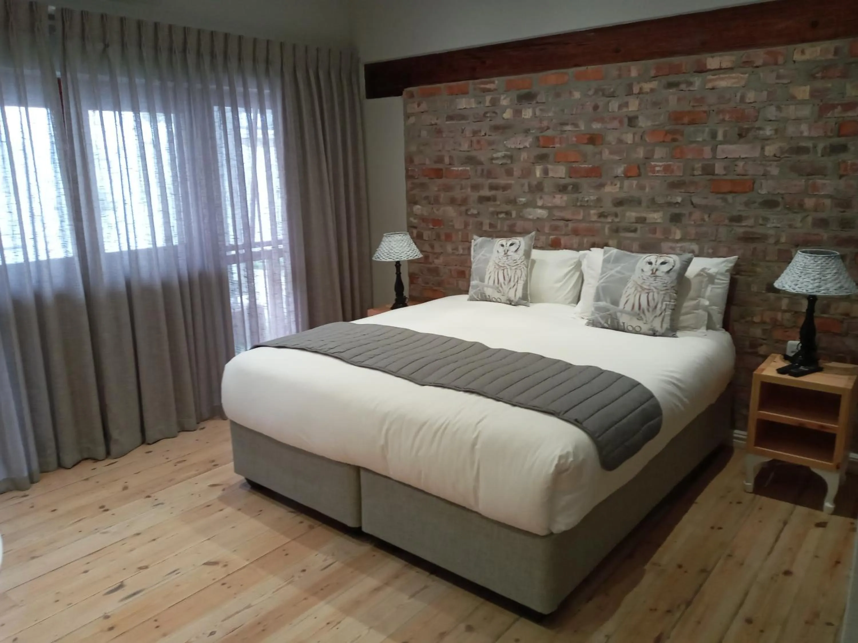Photo of the whole room, Bed in Two Fat Owls Guesthouse