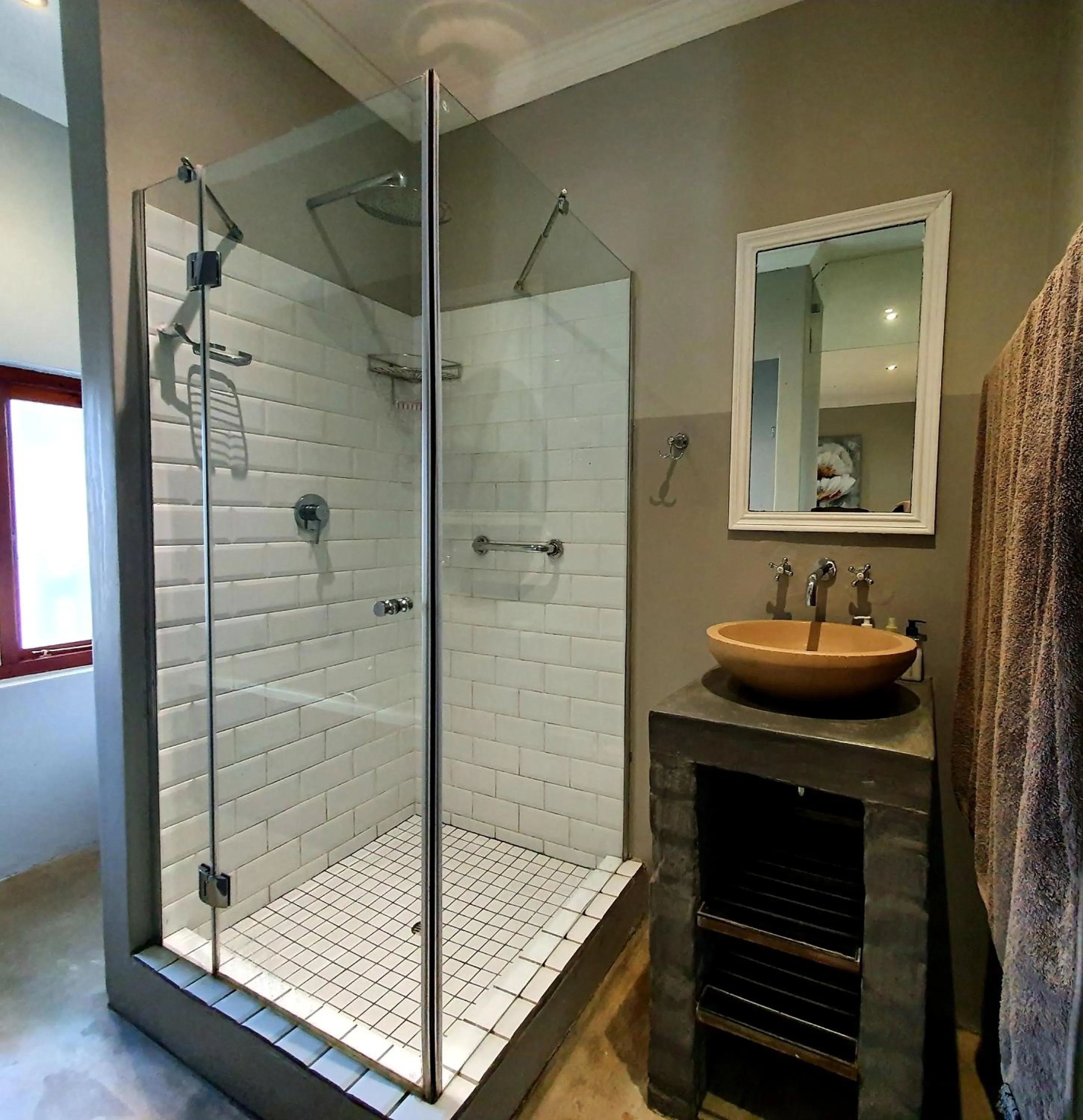 Bathroom in Two Fat Owls Guesthouse