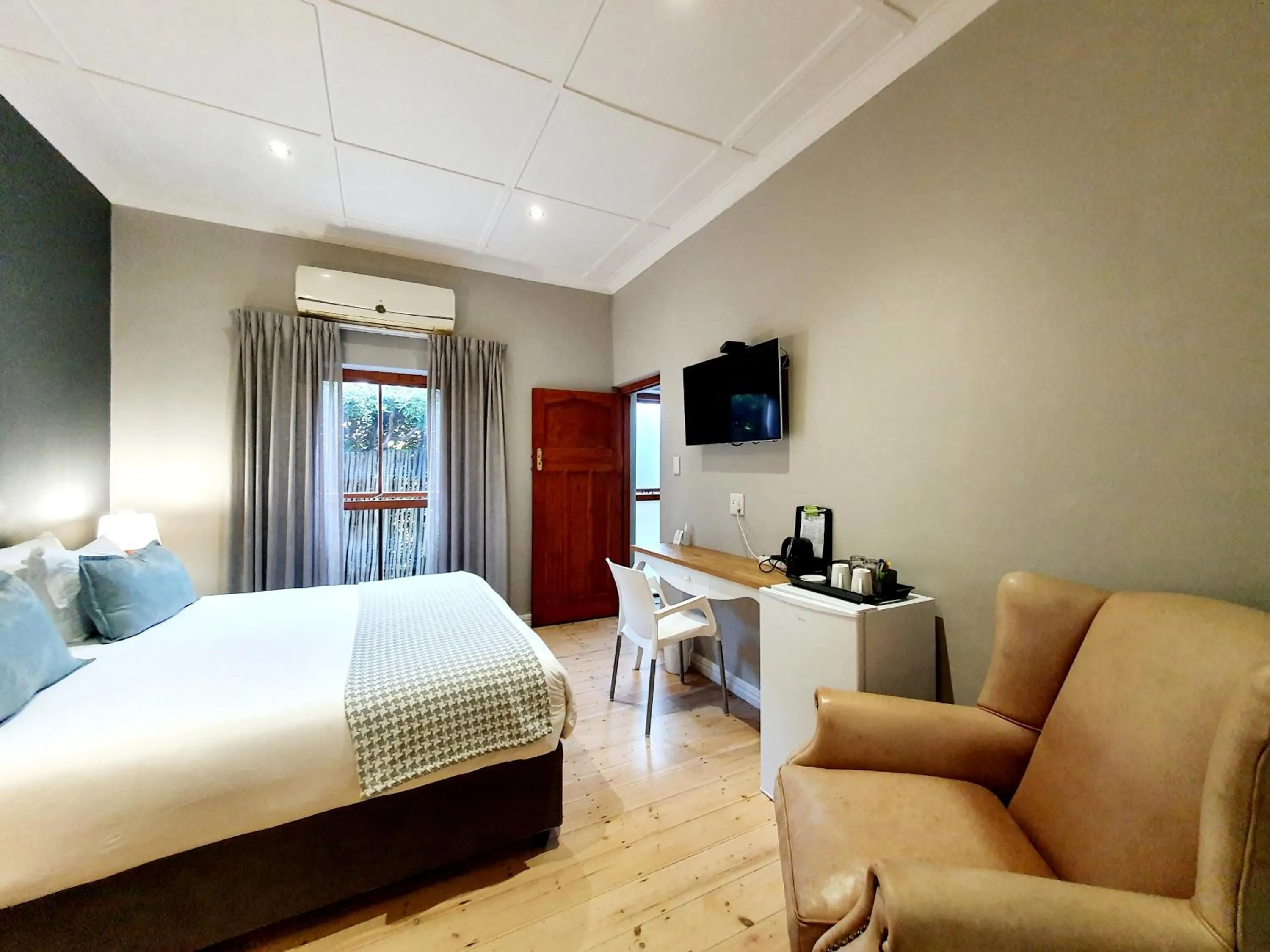 TV and multimedia, Bed in Two Fat Owls Guesthouse