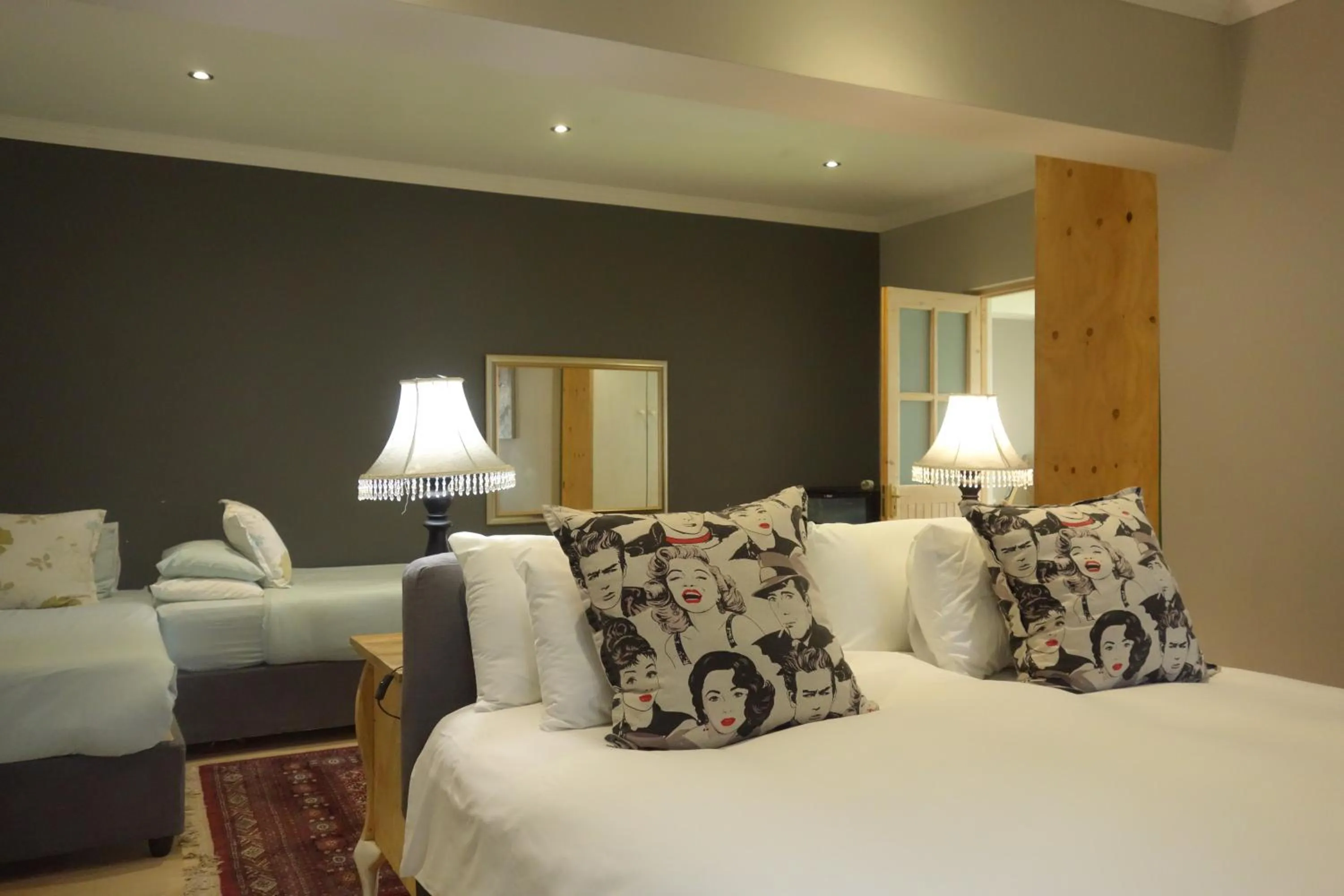 Photo of the whole room, Bed in Two Fat Owls Guesthouse