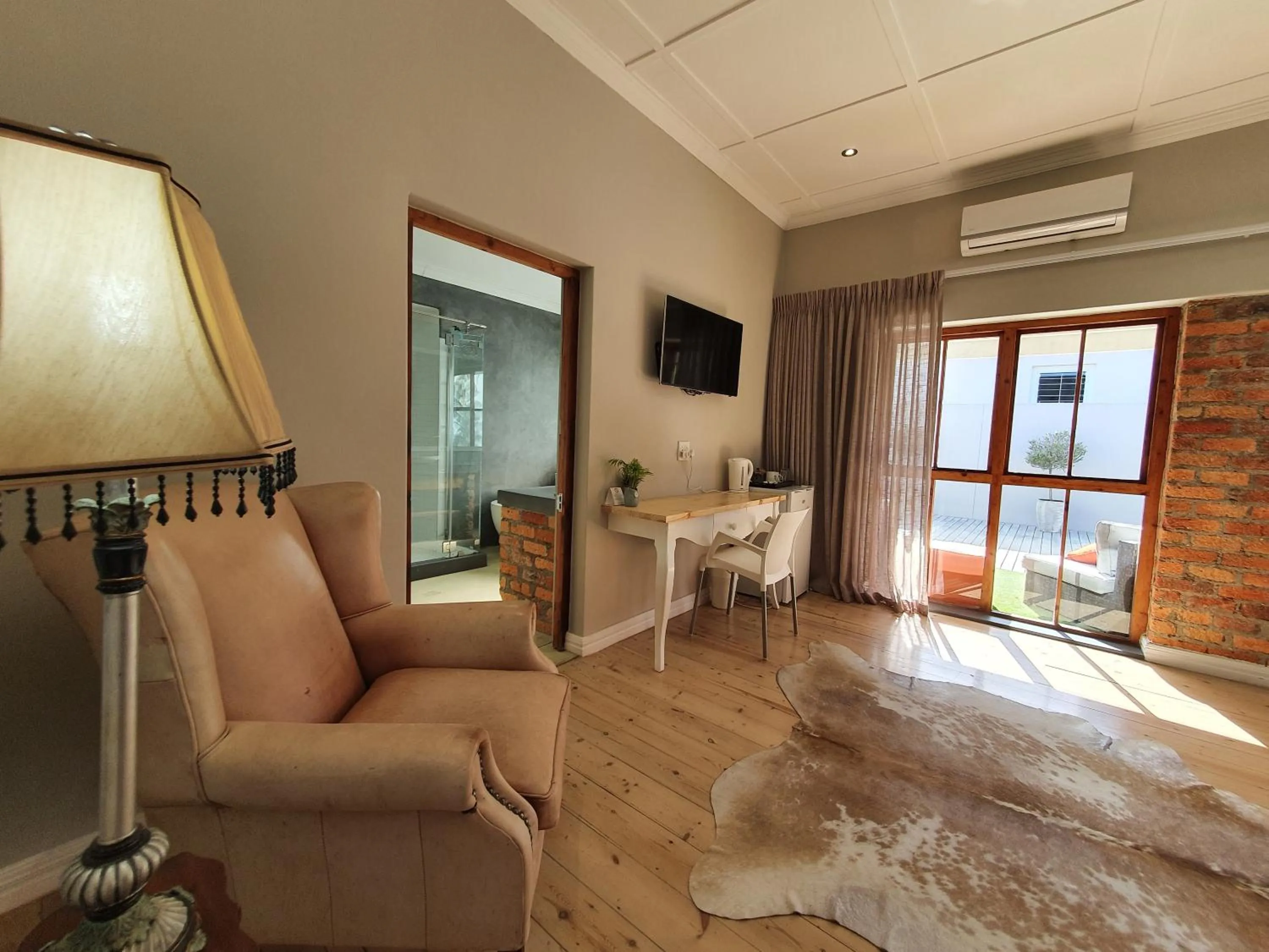 Seating area in Two Fat Owls Guesthouse