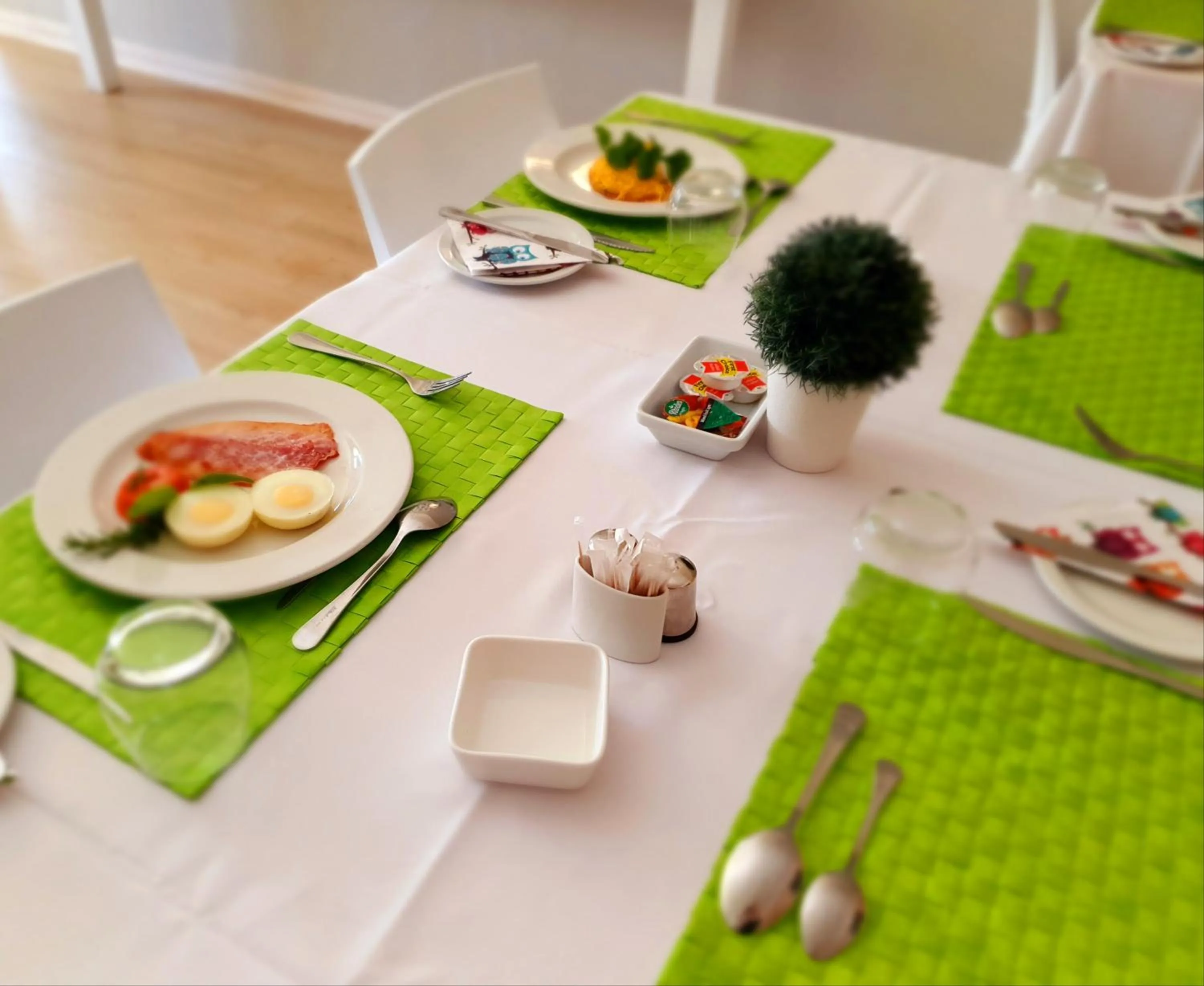 Dining area in Two Fat Owls Guesthouse