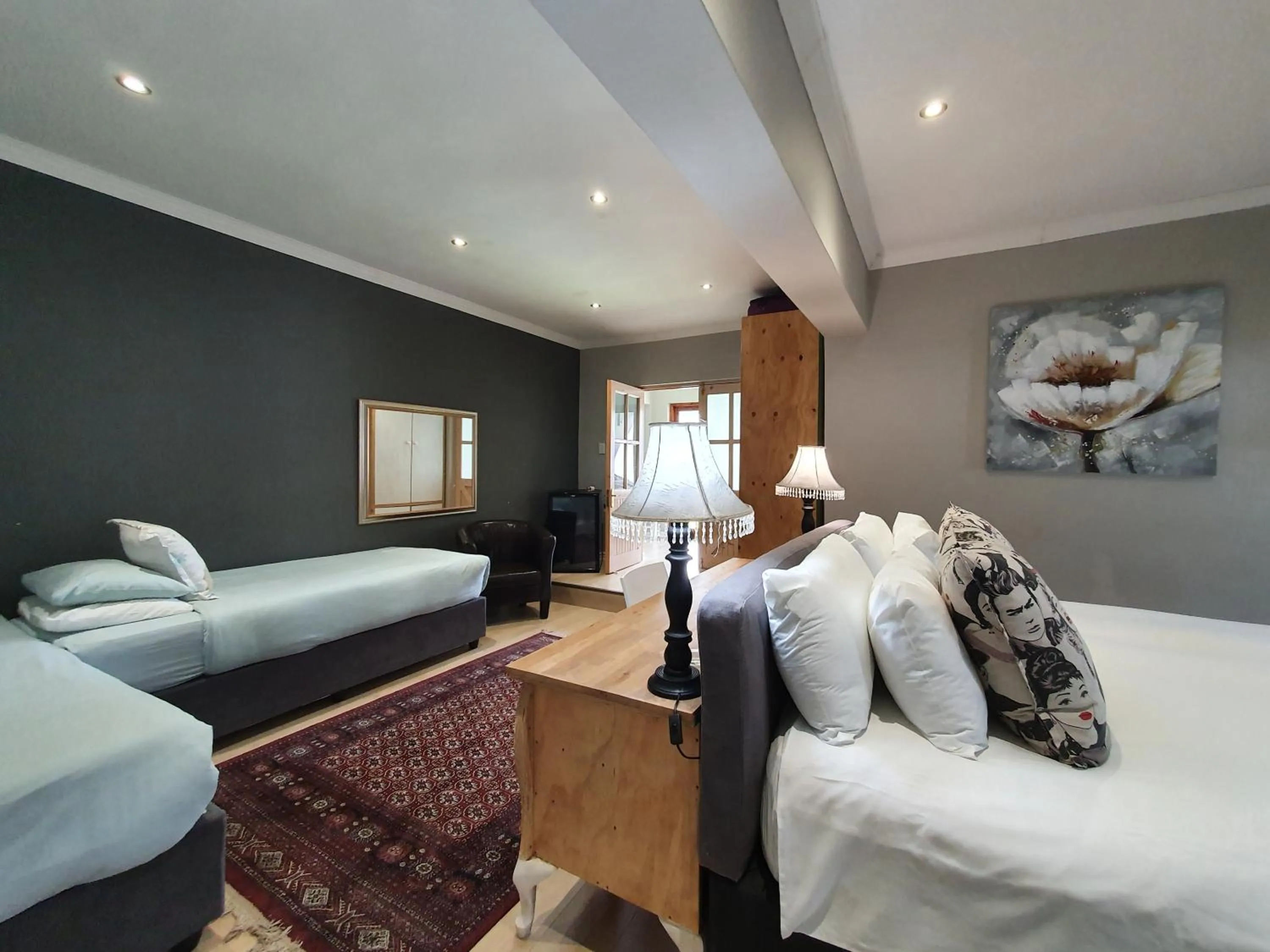 Photo of the whole room, Bed in Two Fat Owls Guesthouse