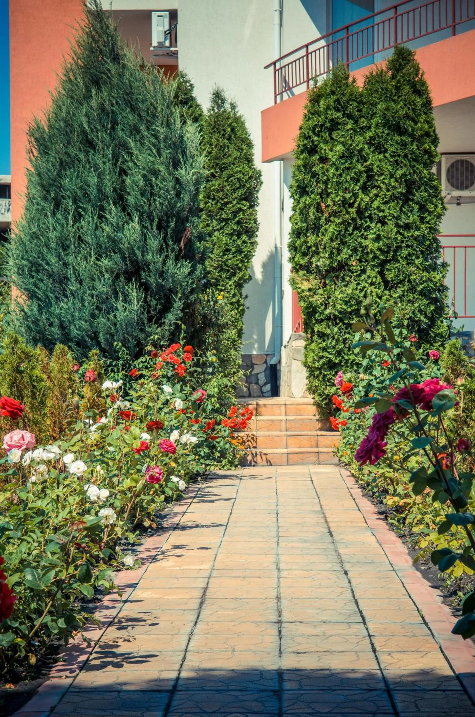 Garden in Riviera Fort Beach Apartments