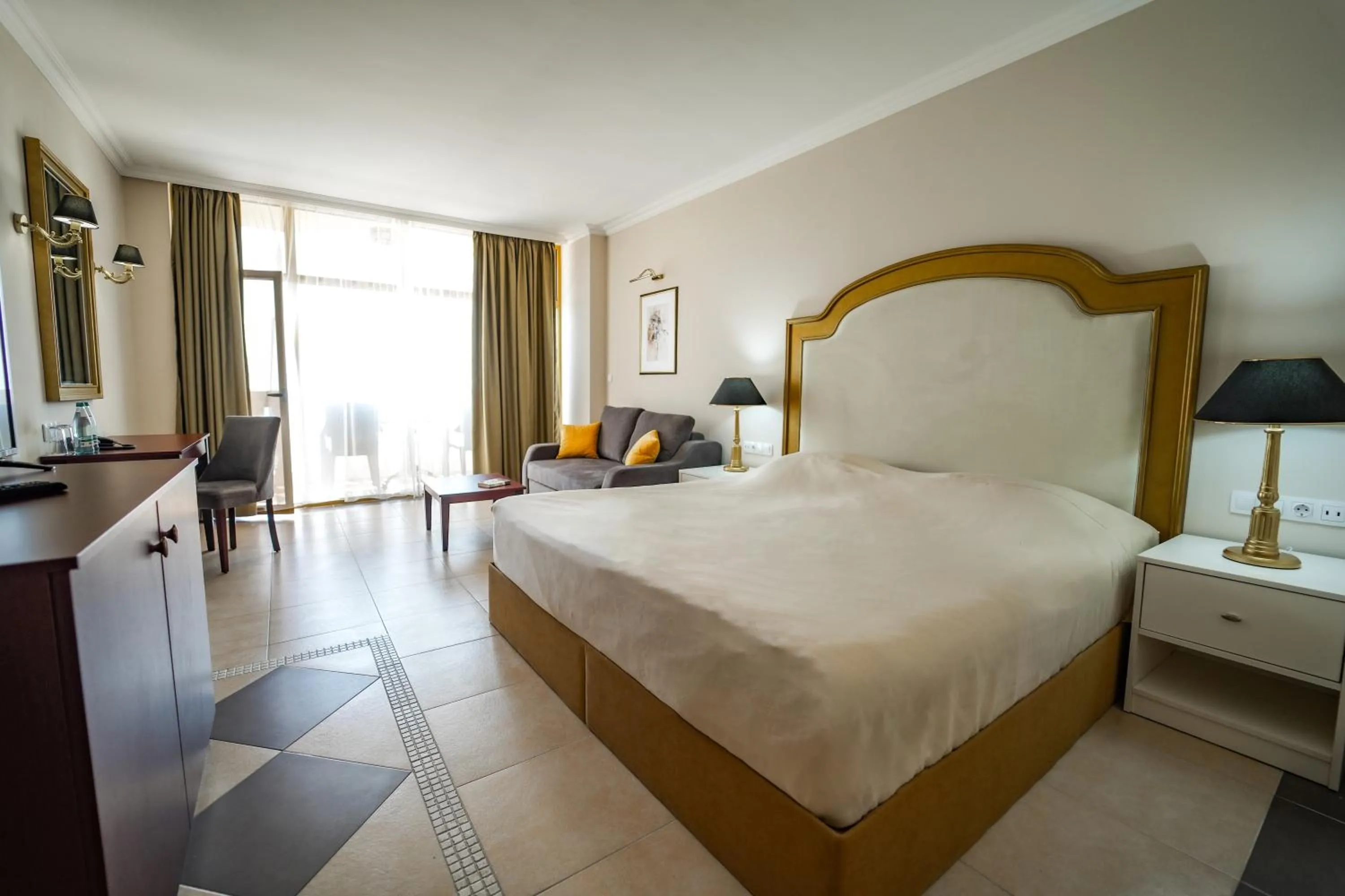 Photo of the whole room, Bed in Imperial Palace Hotel