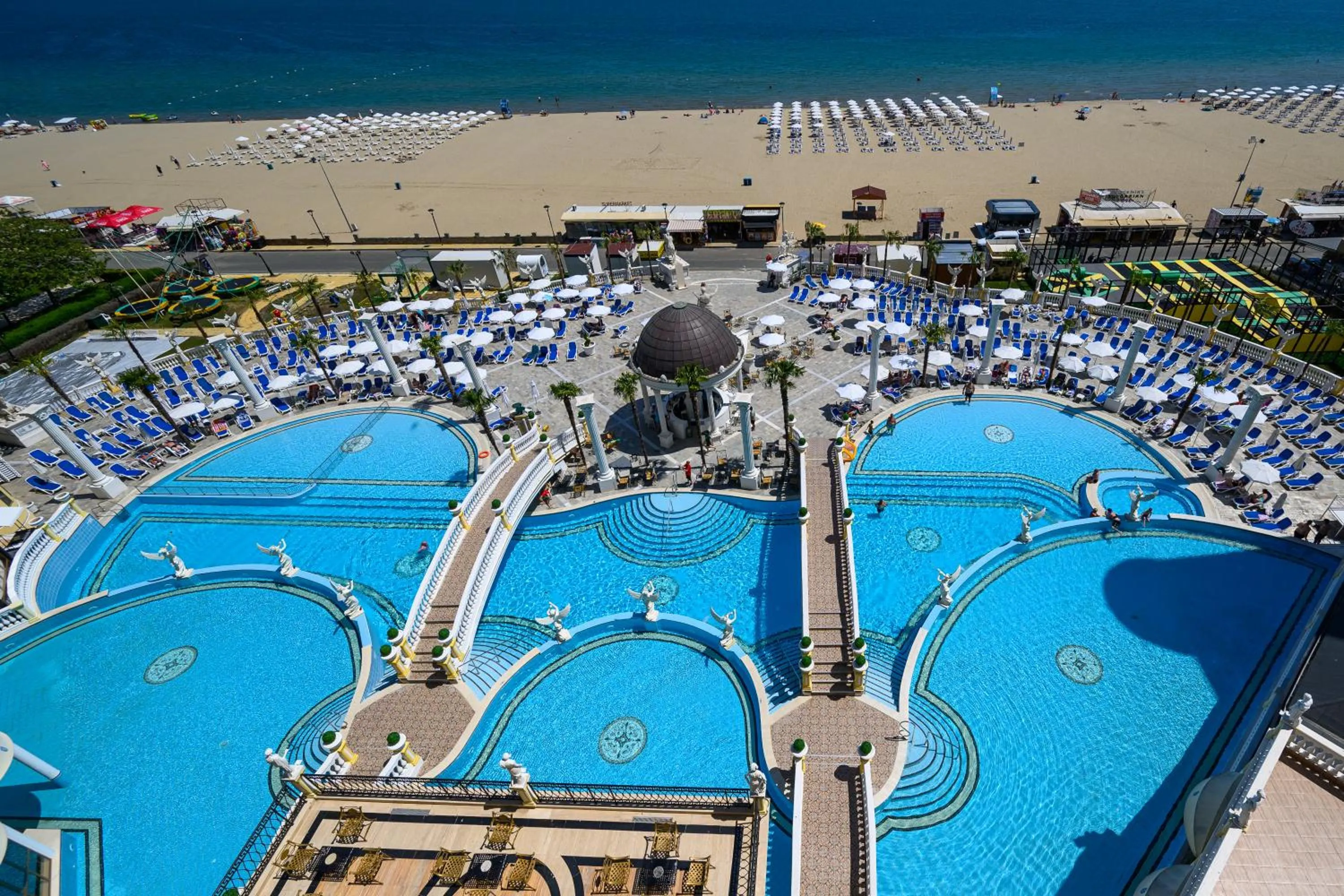 Pool view in Imperial Palace Hotel