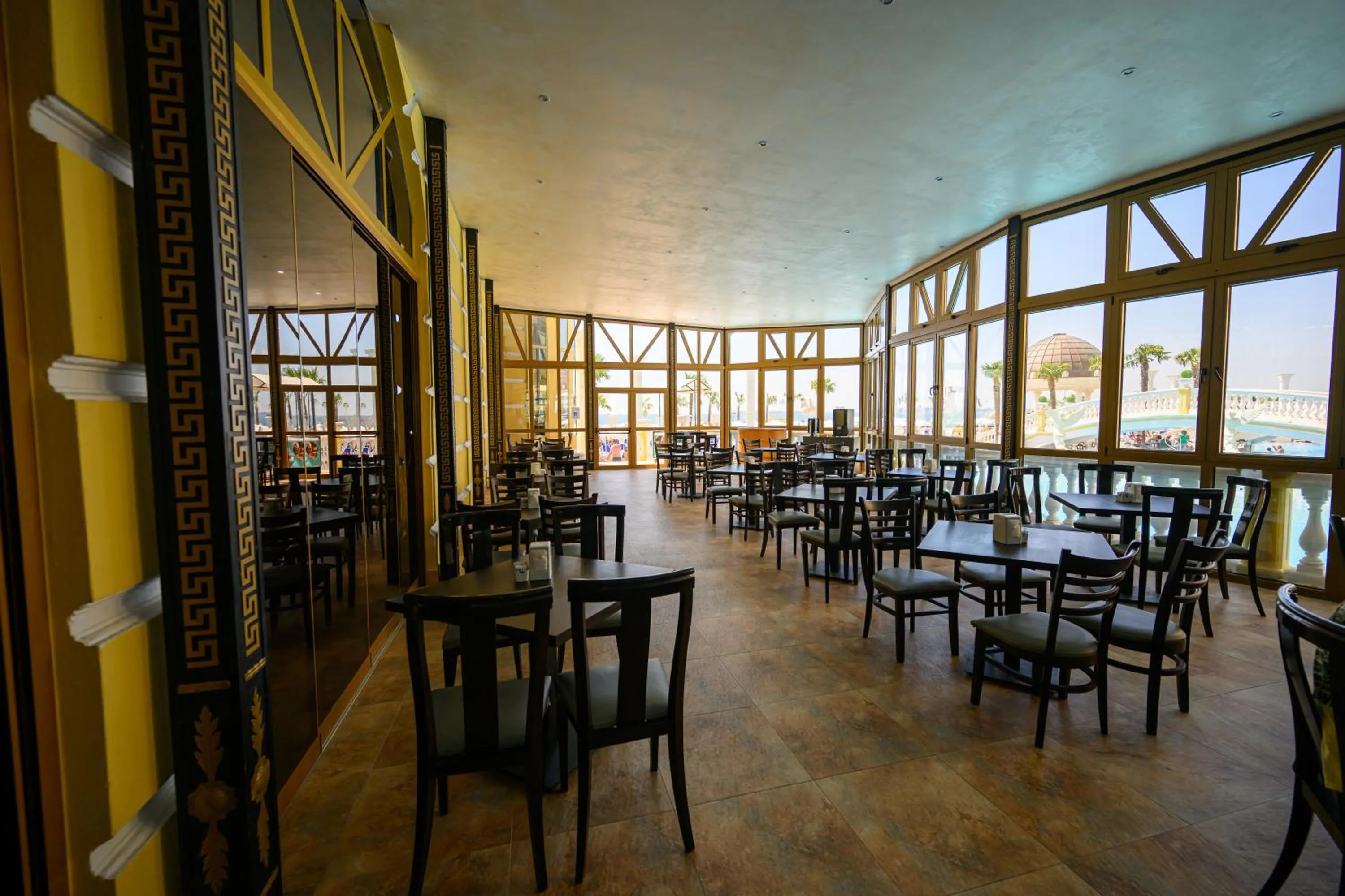 Restaurant/places to eat in Imperial Palace Hotel