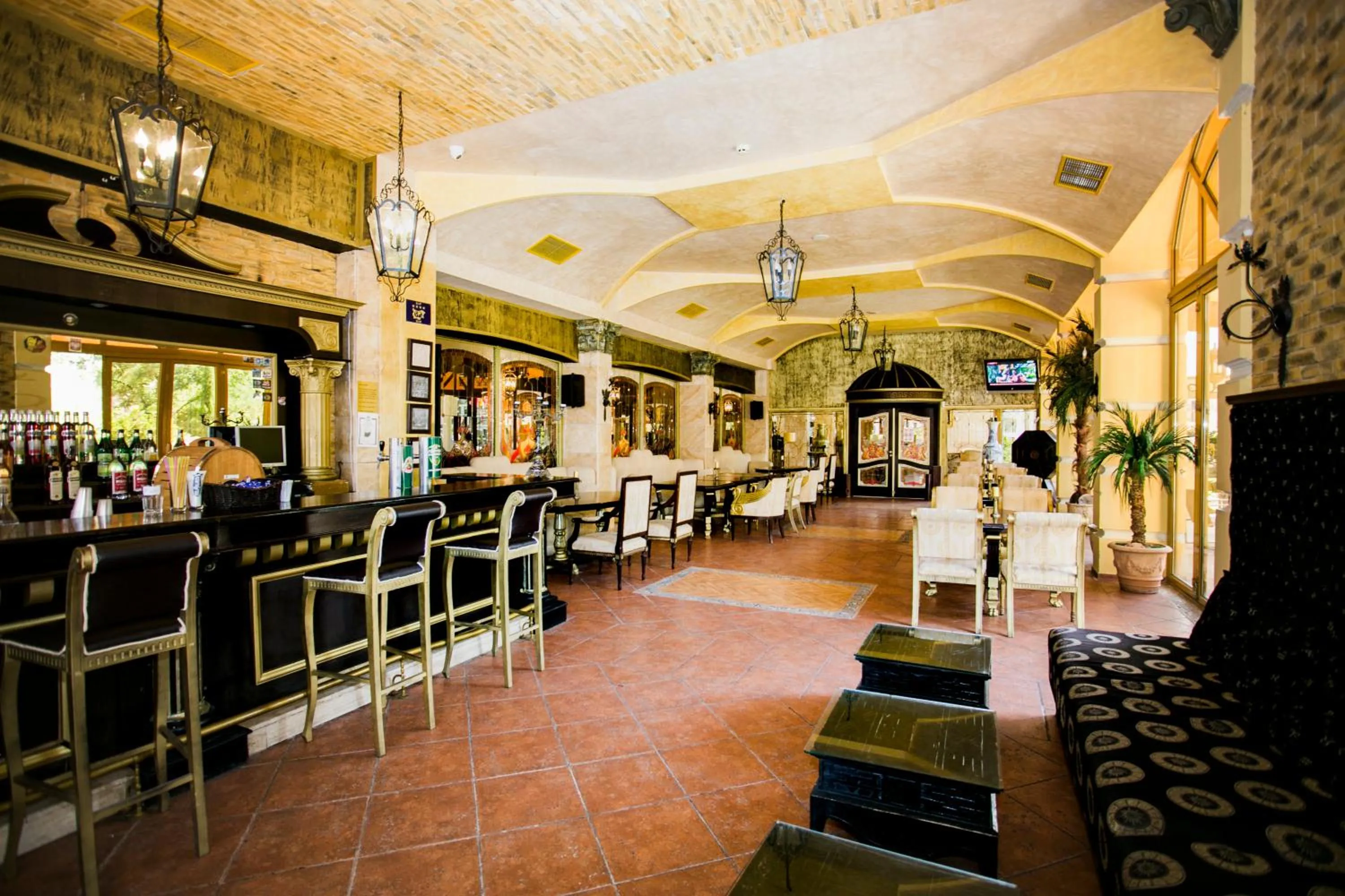 Nightclub / DJ in Imperial Palace Hotel