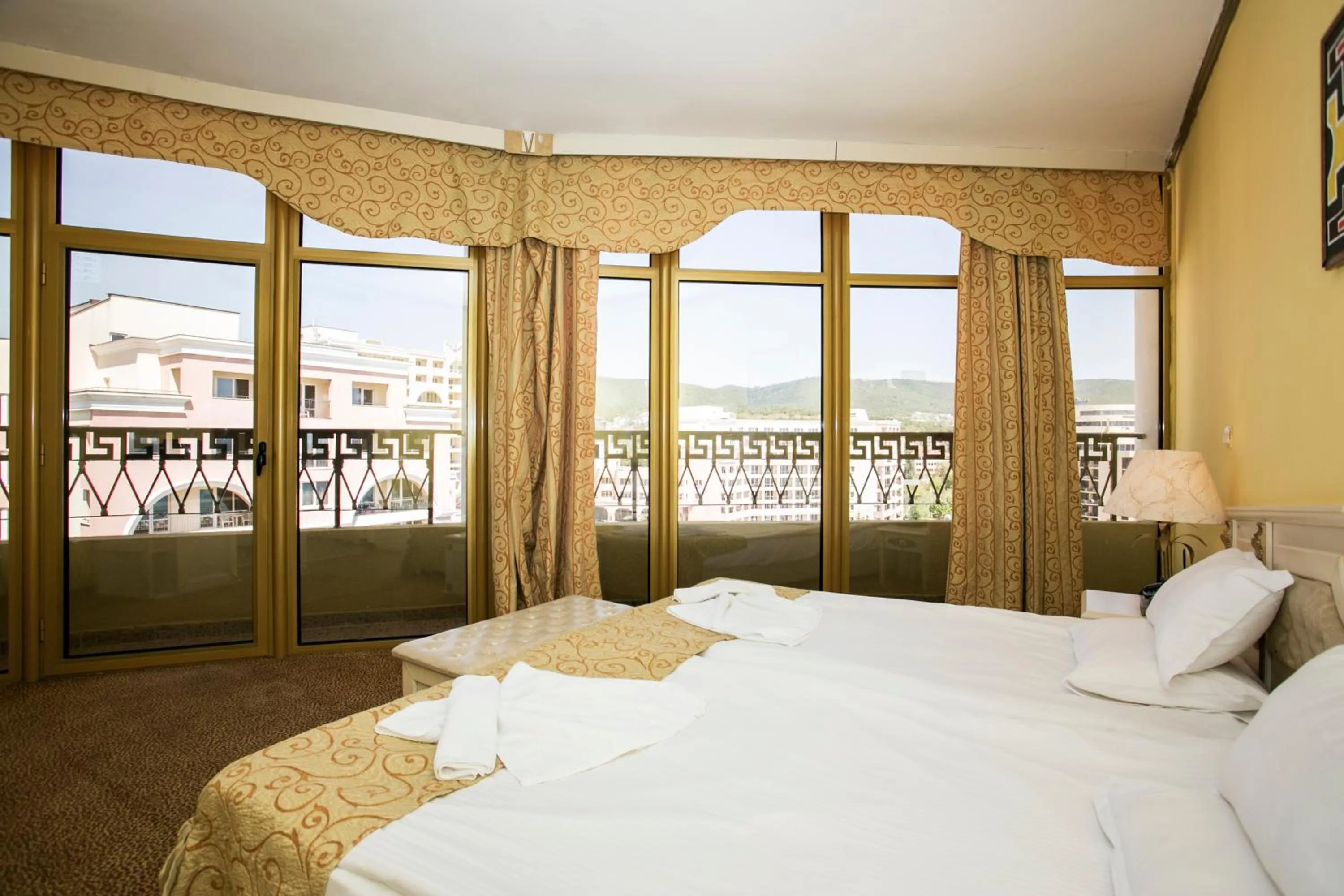 Photo of the whole room, Bed in Imperial Palace Hotel