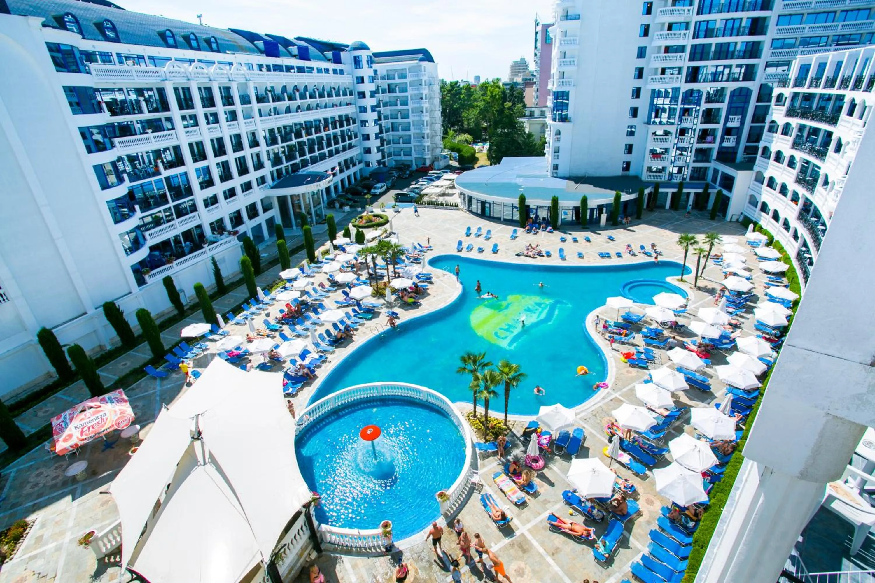 Facade/entrance in Chaika Beach Resort